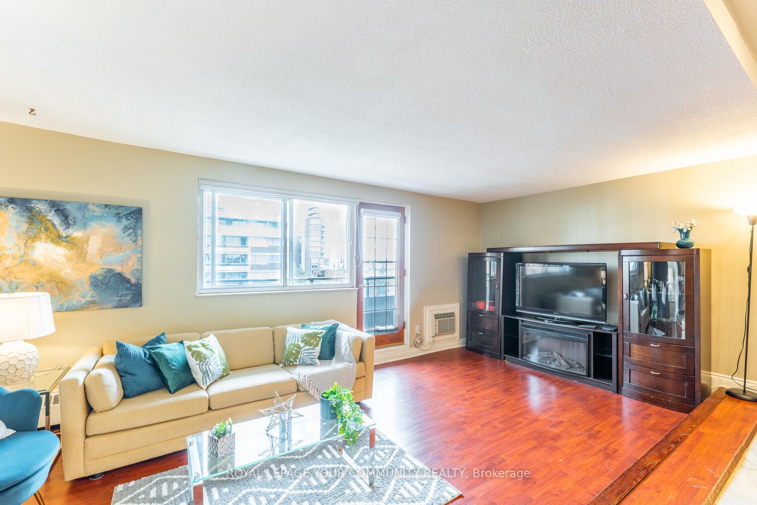15 Elizabeth St N, #704