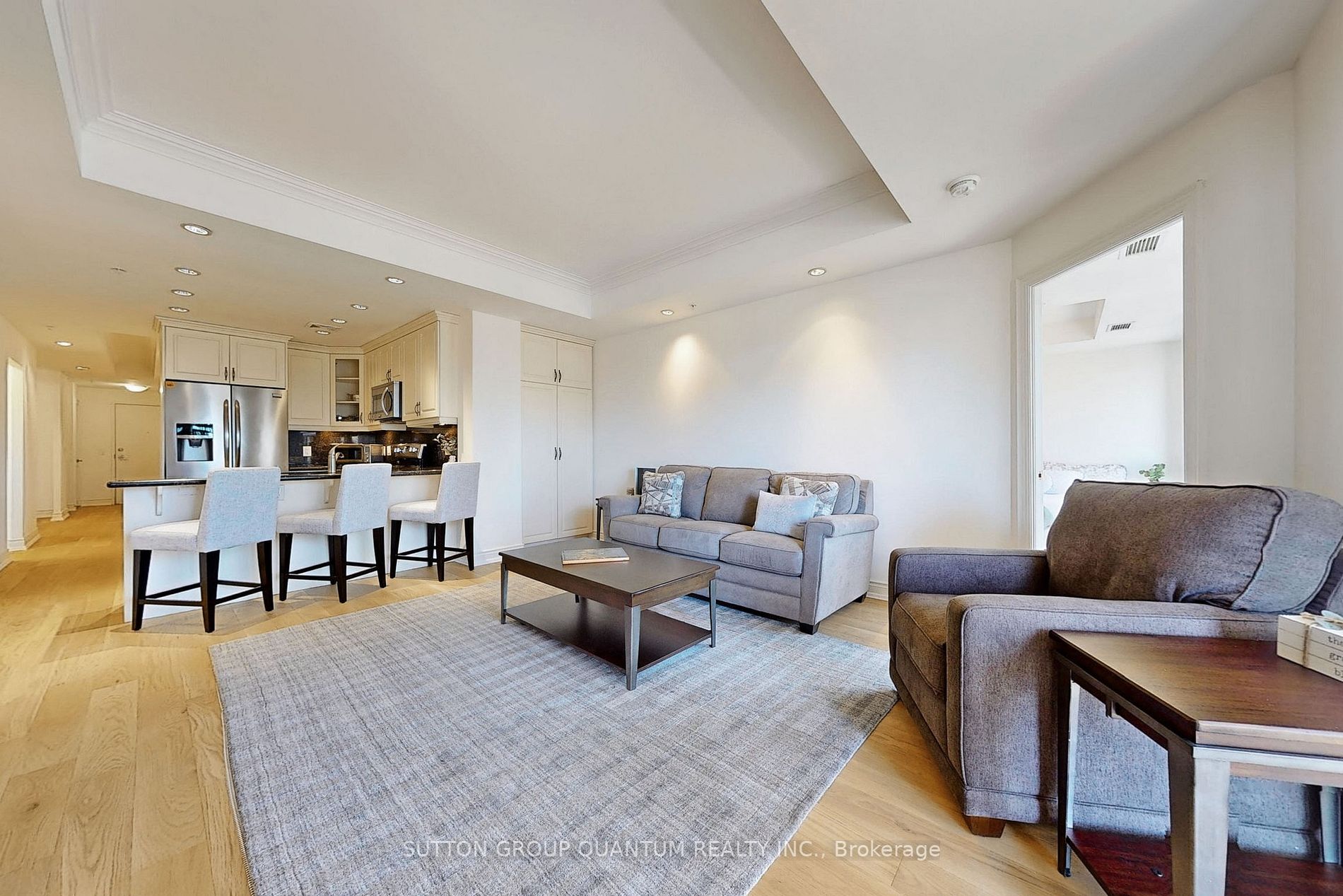 205 Lakeshore Rd W, #304