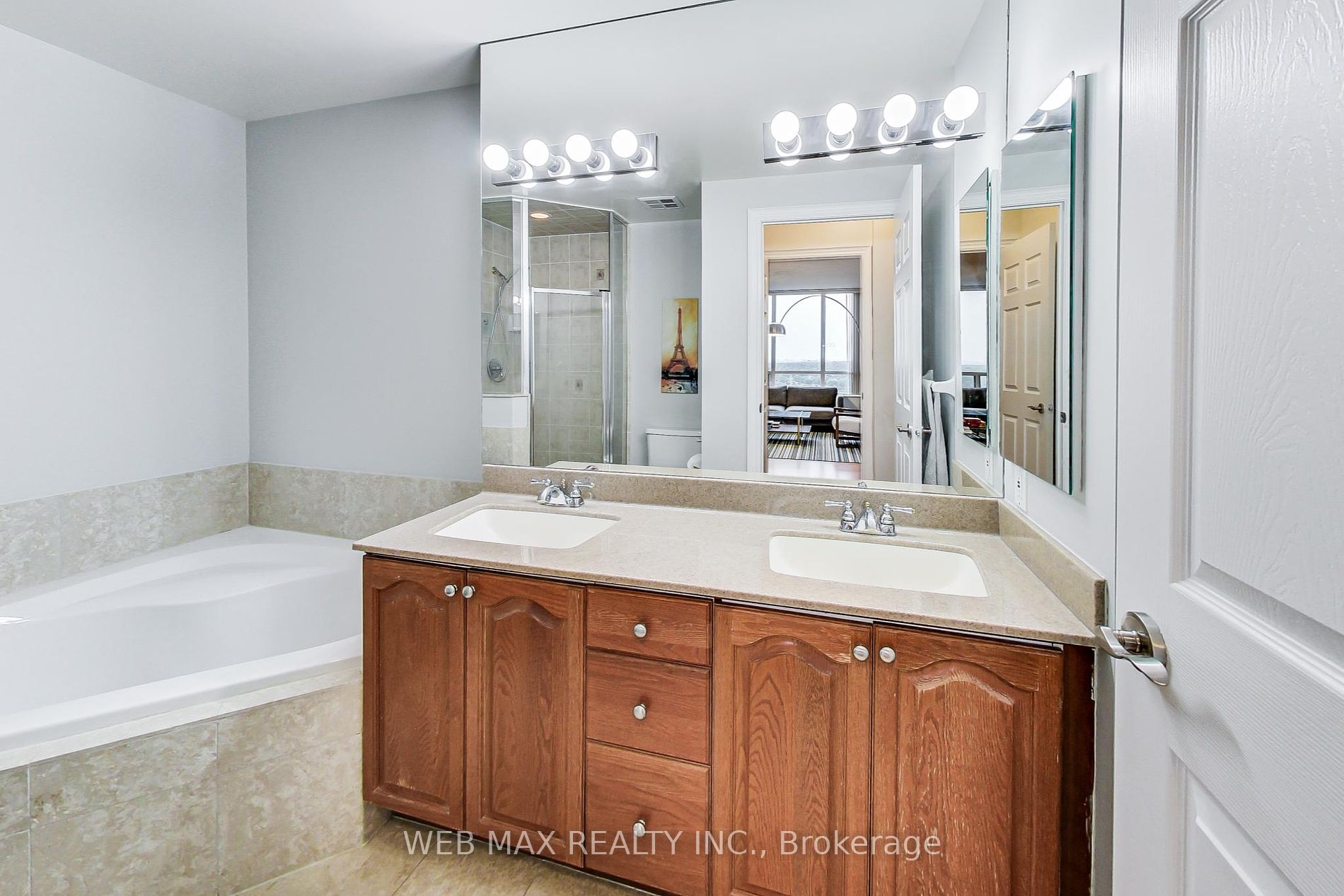 5233 Dundas St W, #2318