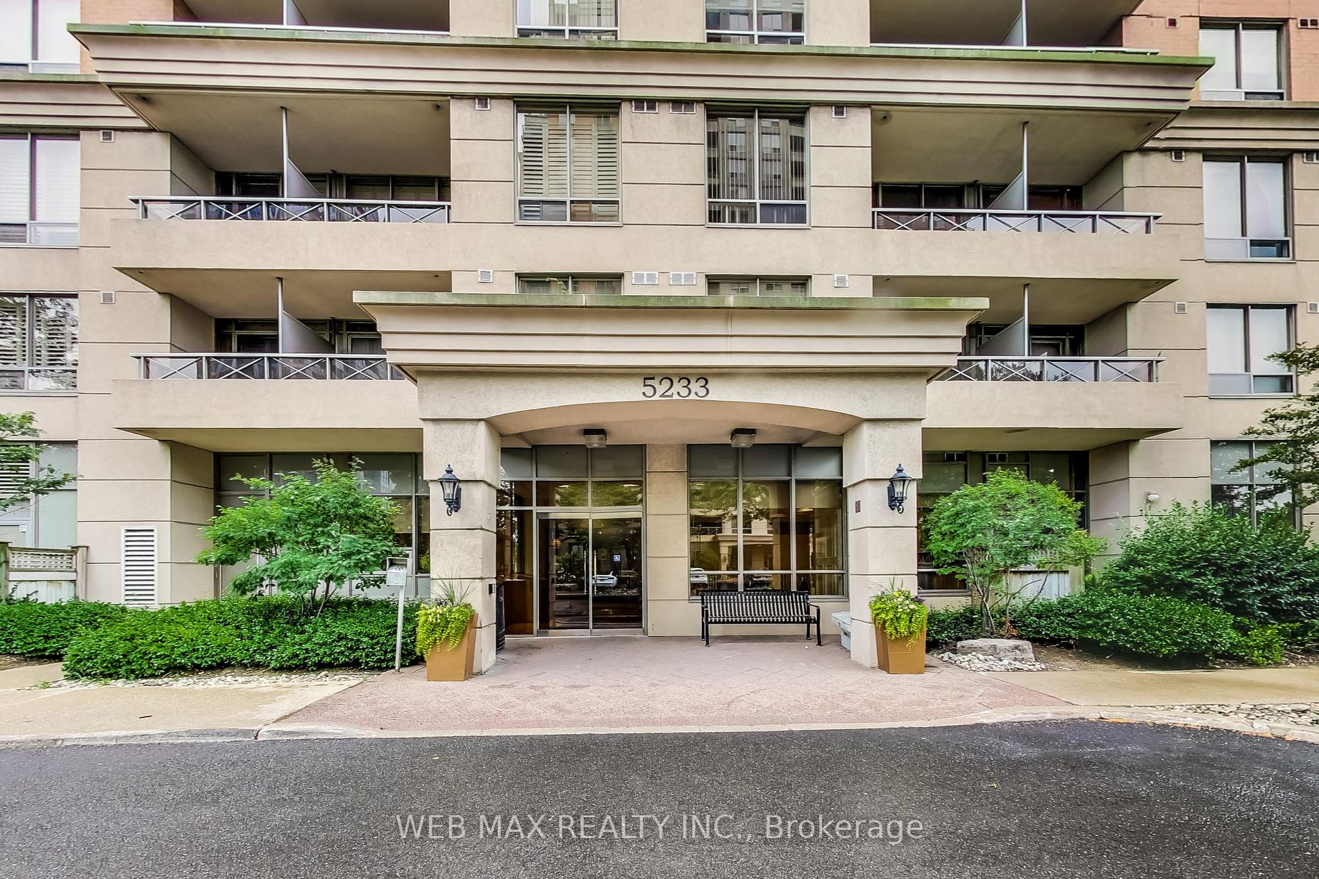 5233 Dundas St W, #2318