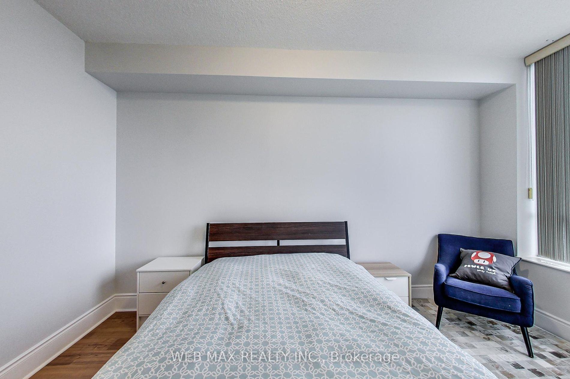 5233 Dundas St W, #2318