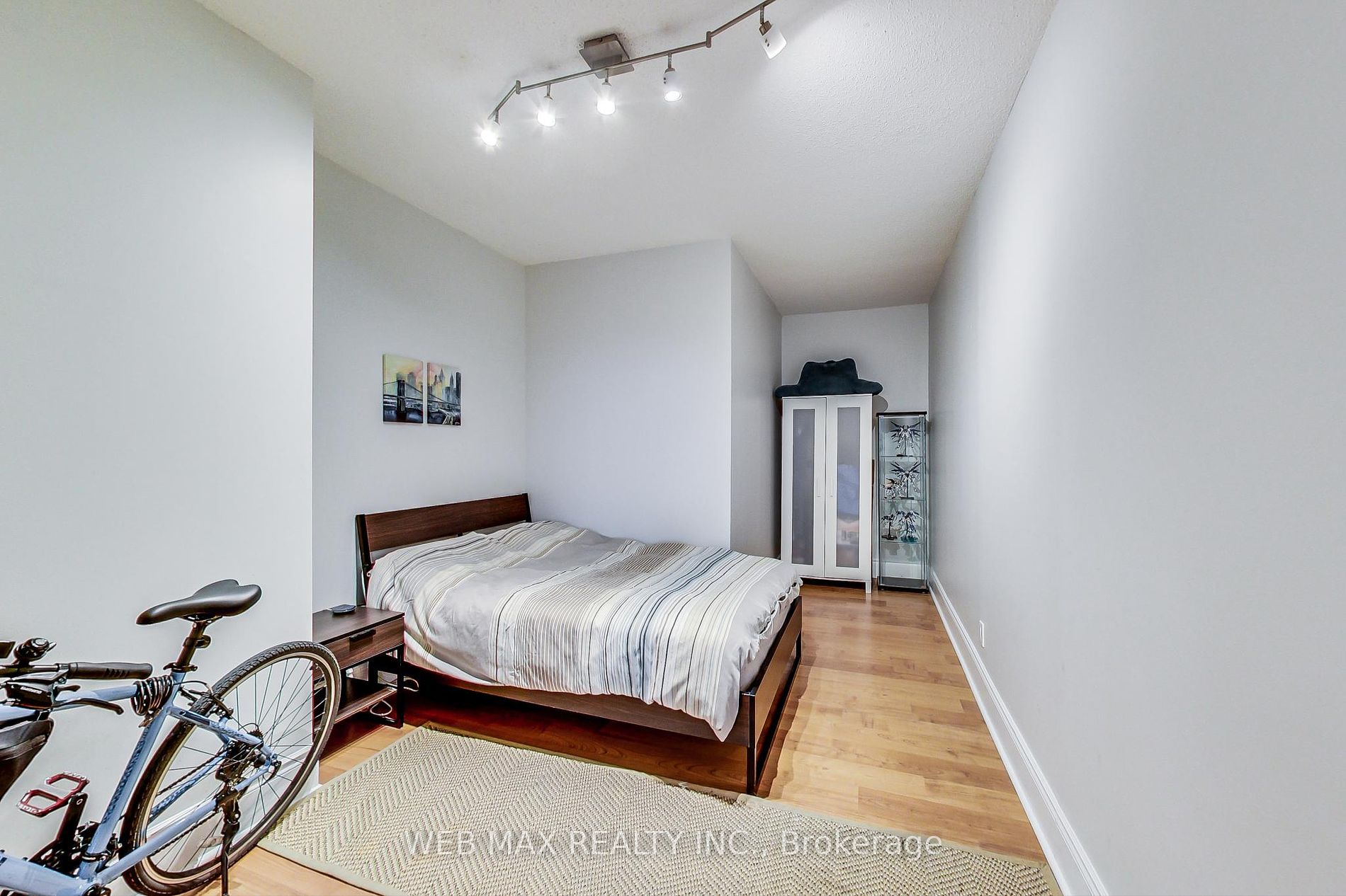 5233 Dundas St W, #2318