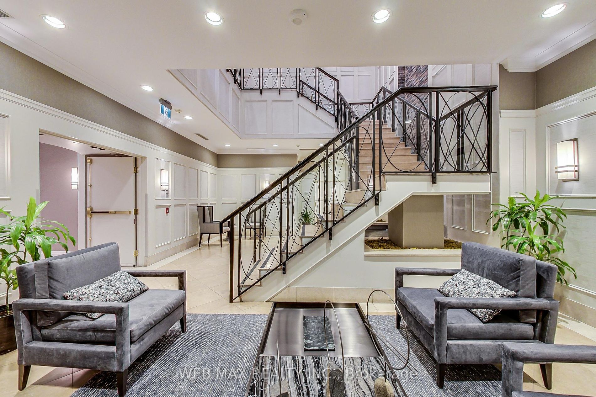5233 Dundas St W, #2318