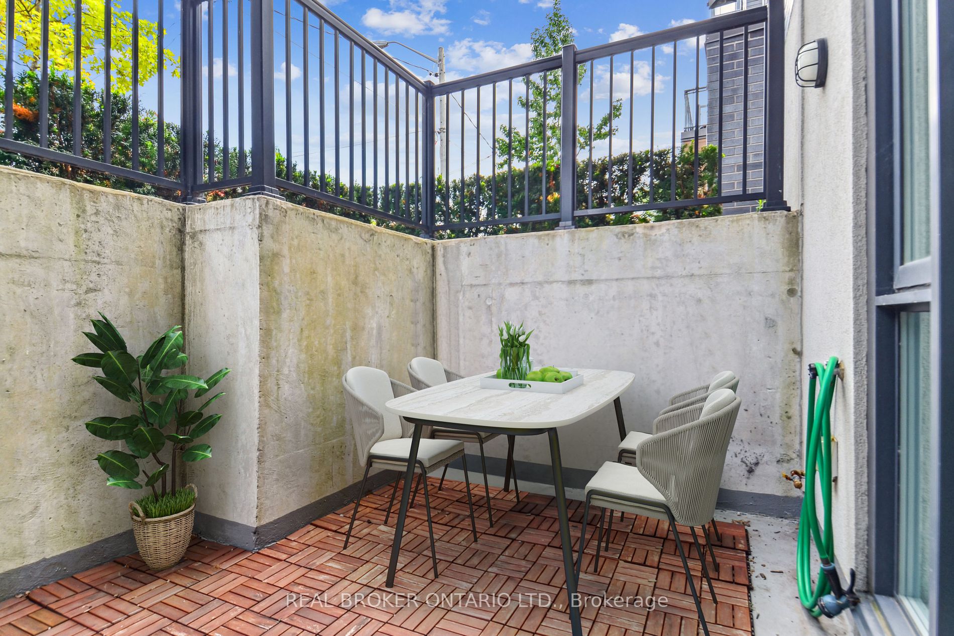 57 Macaulay Ave, #502