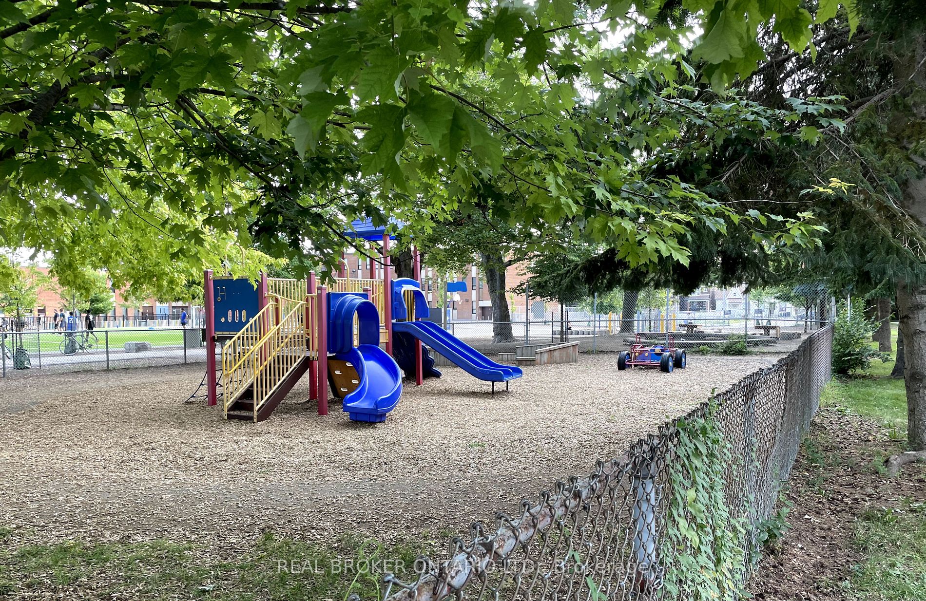 57 Macaulay Ave, #502