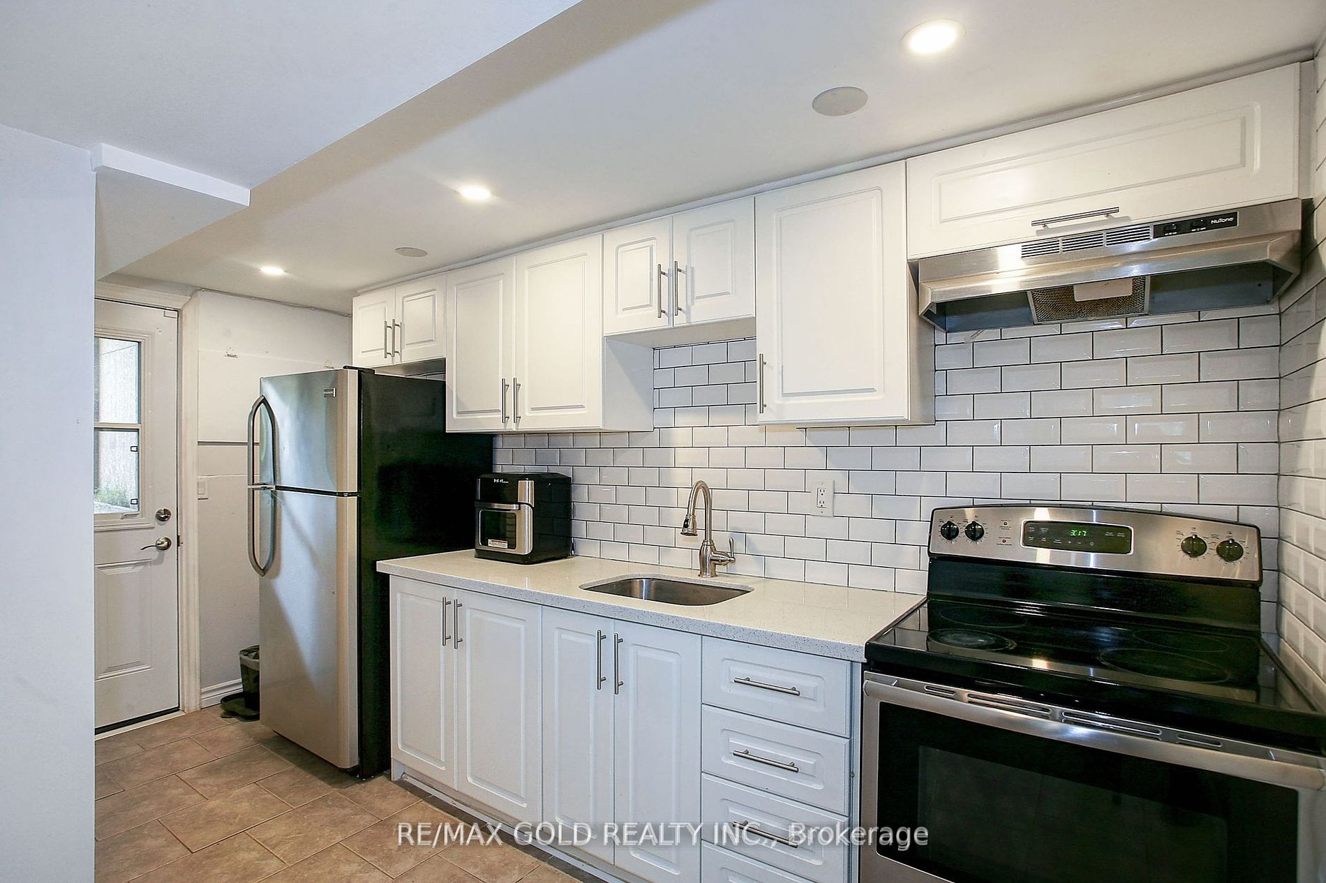 103 Avonmore Cres