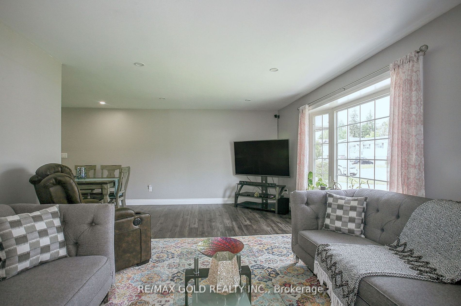 103 Avonmore Cres