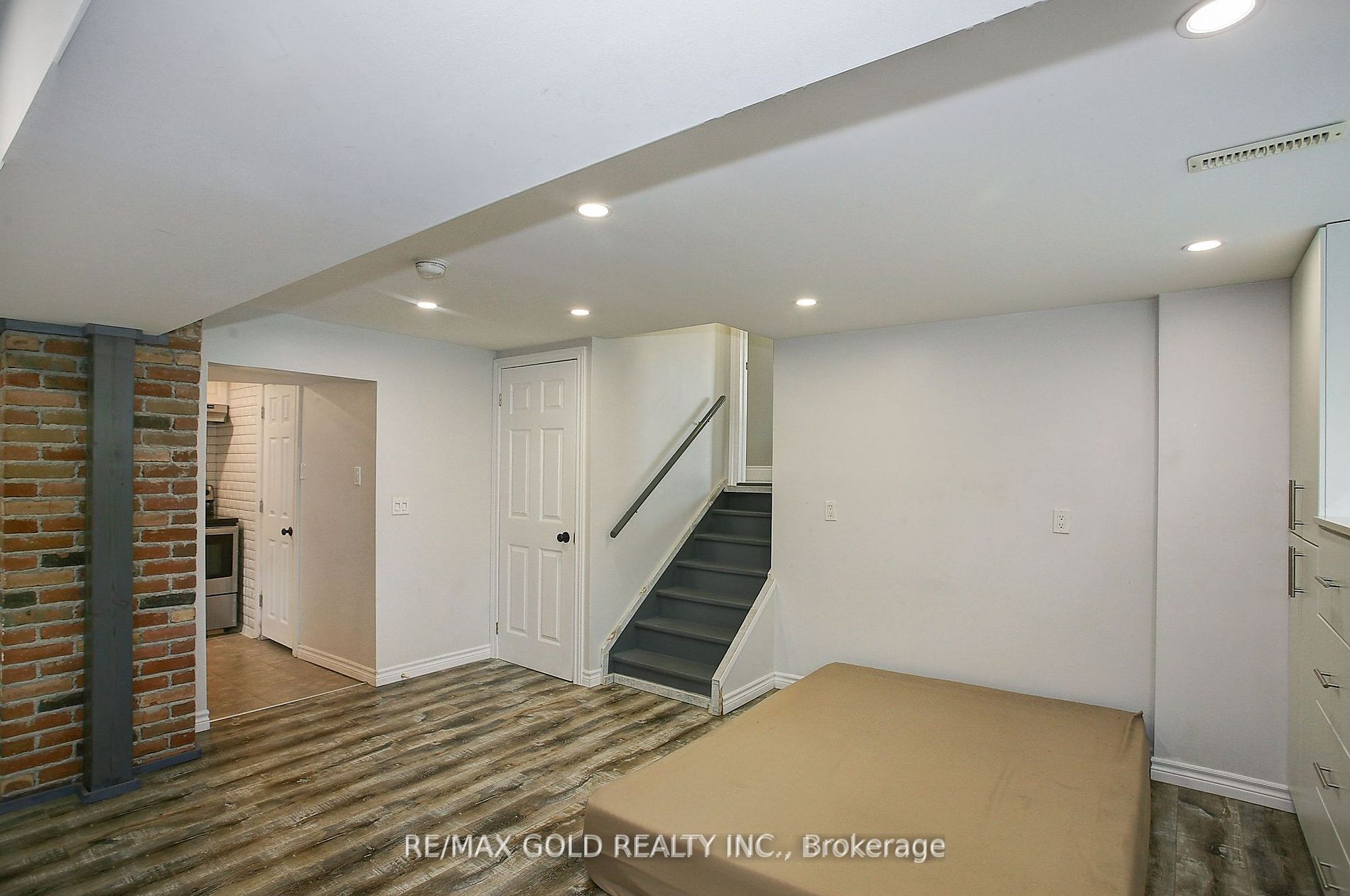 103 Avonmore Cres