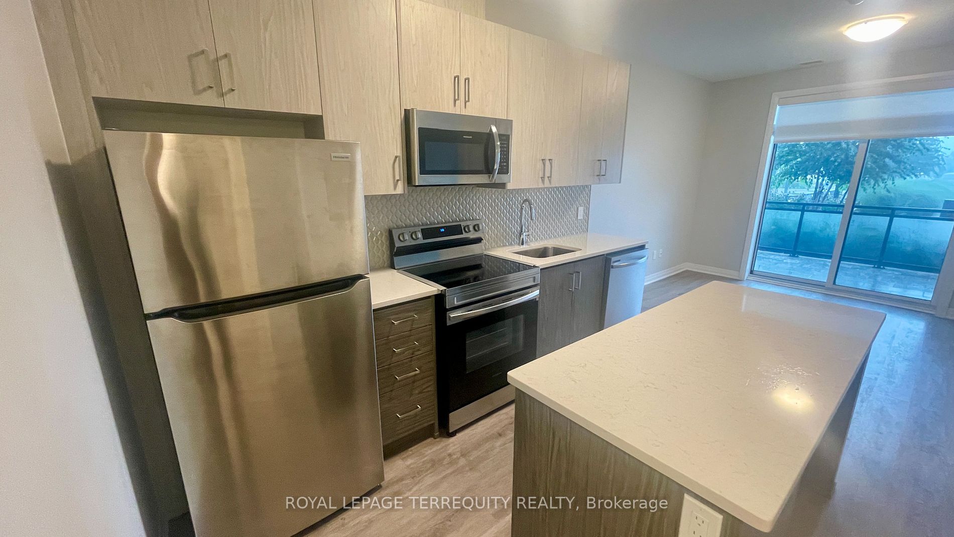 95 Dundas St W, #125