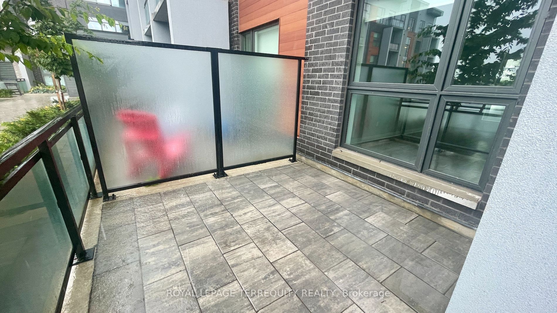 95 Dundas St W, #125