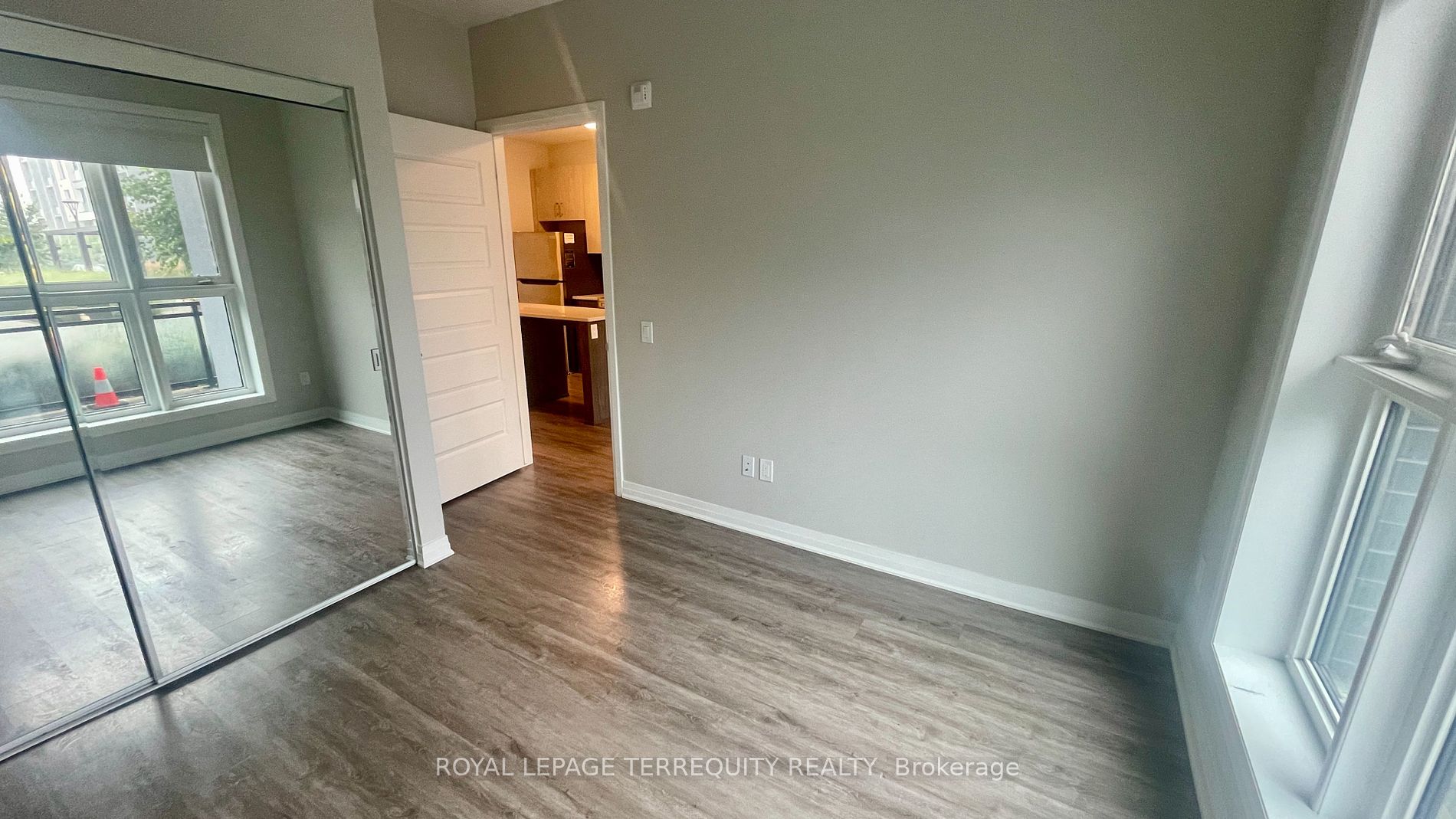 95 Dundas St W, #125