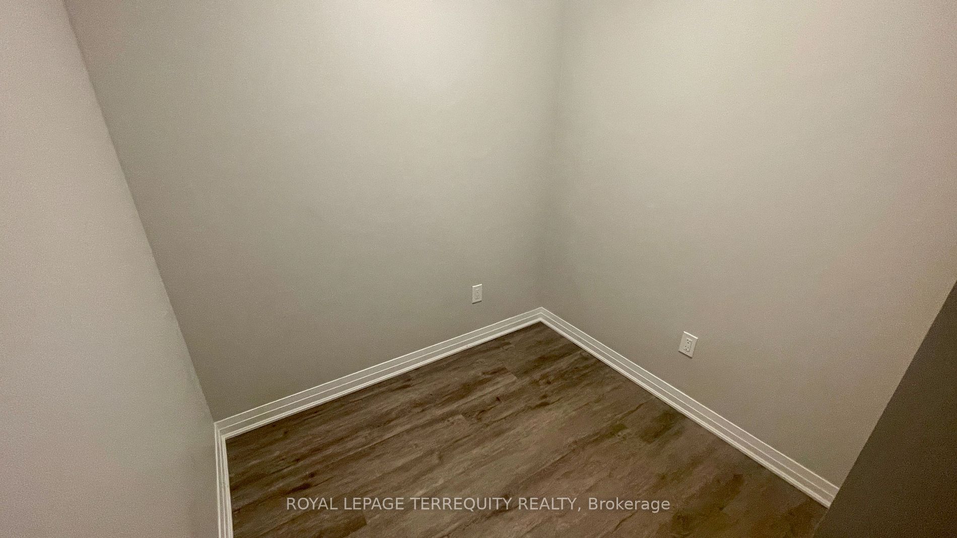 95 Dundas St W, #125