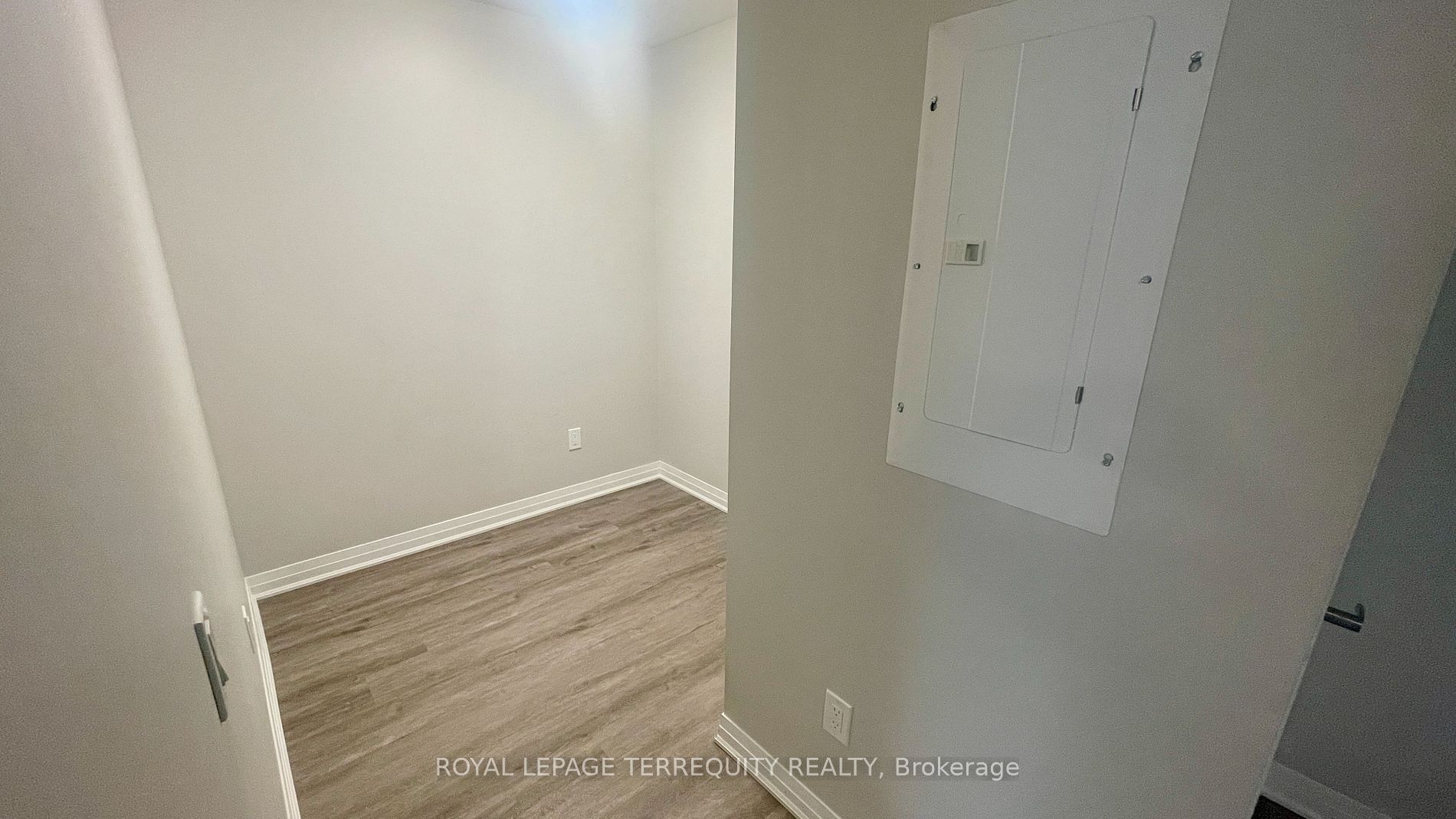 95 Dundas St W, #125