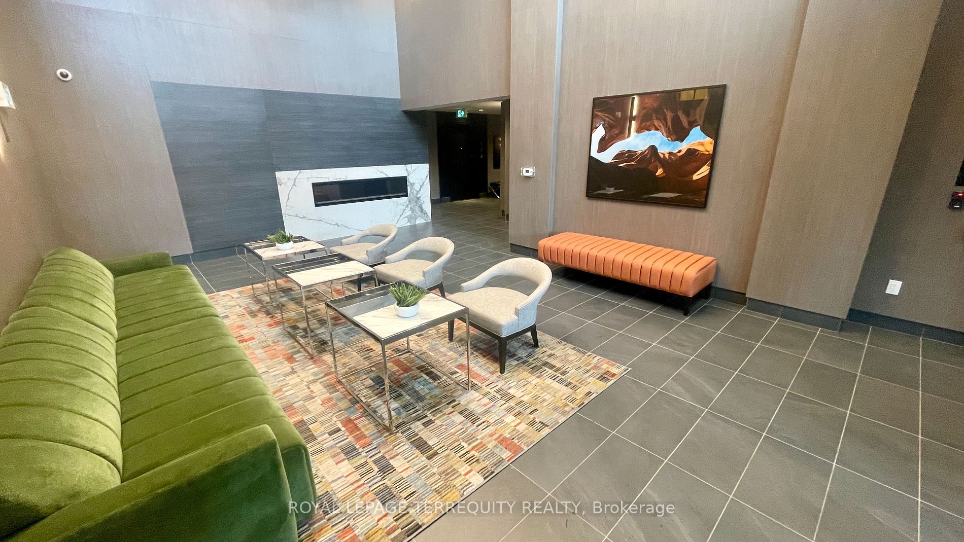95 Dundas St W, #125