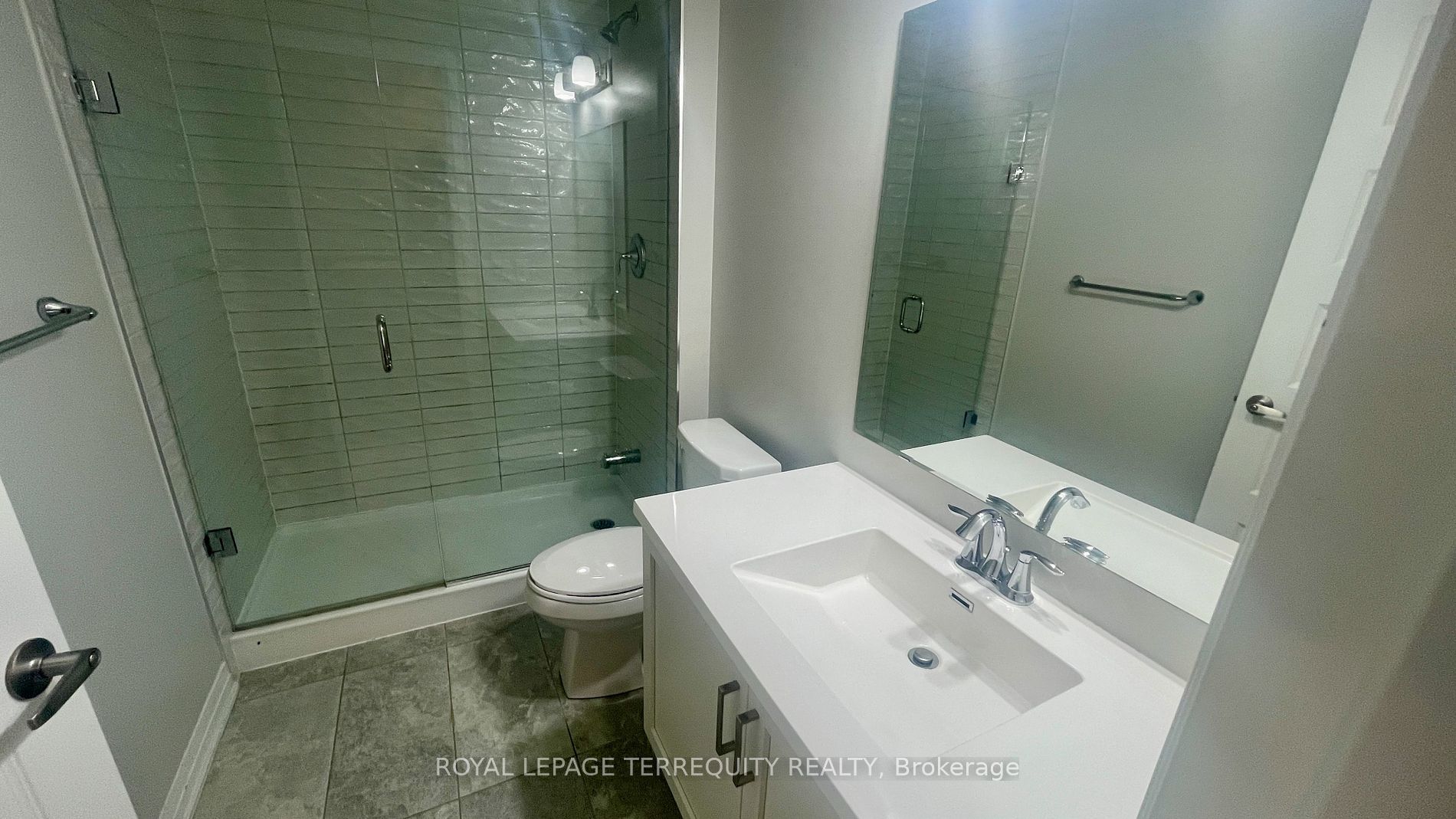 95 Dundas St W, #125