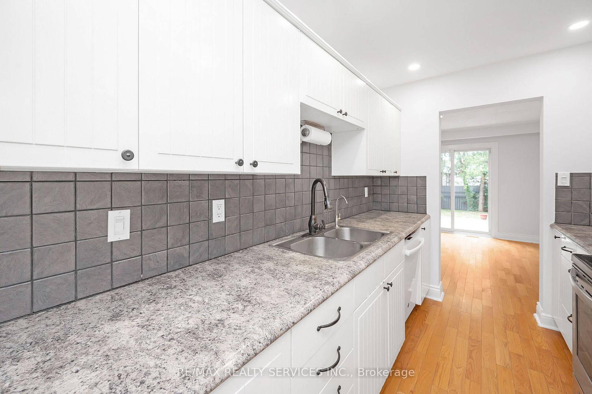 738 Briar Cres