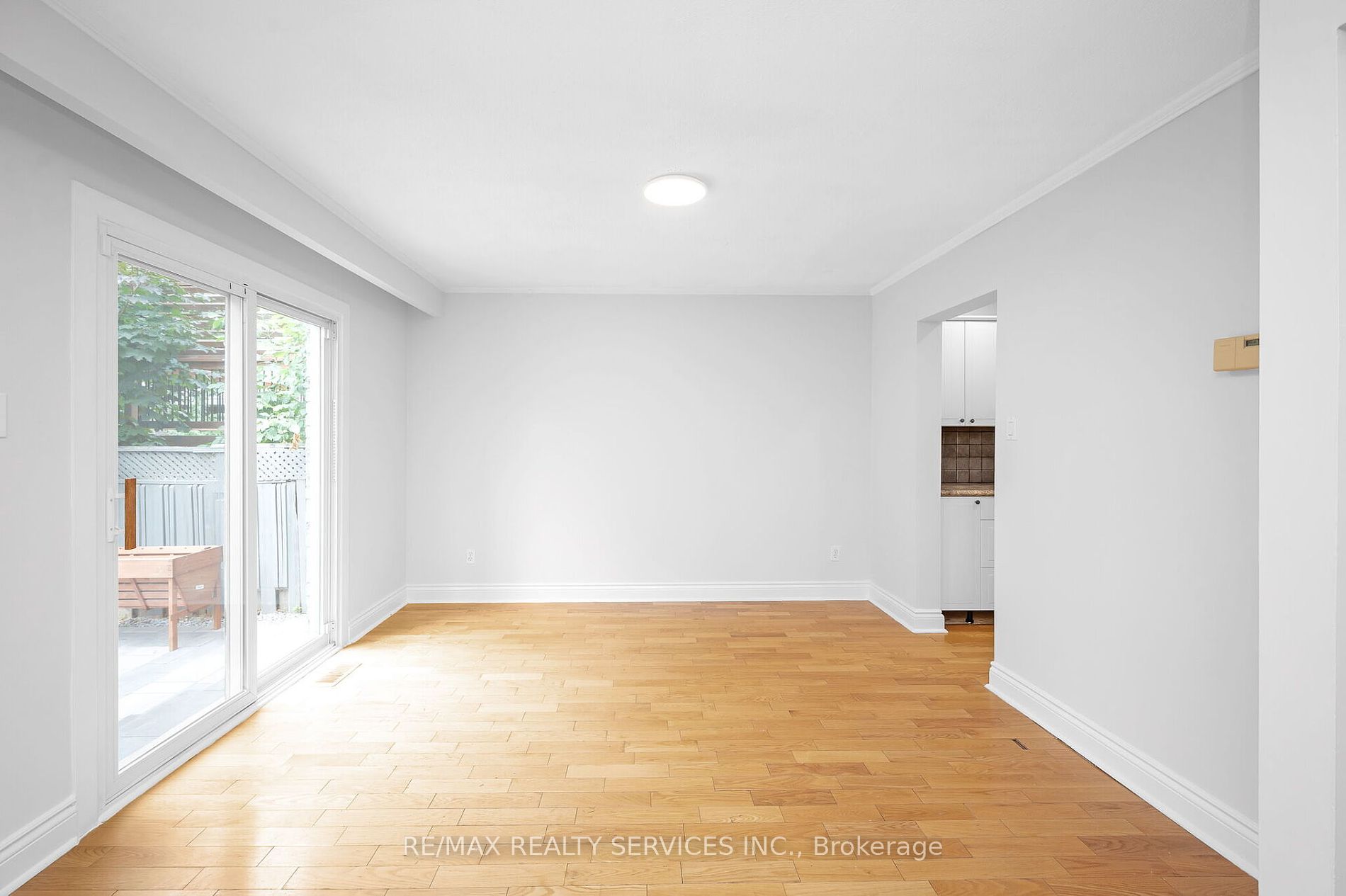 738 Briar Cres