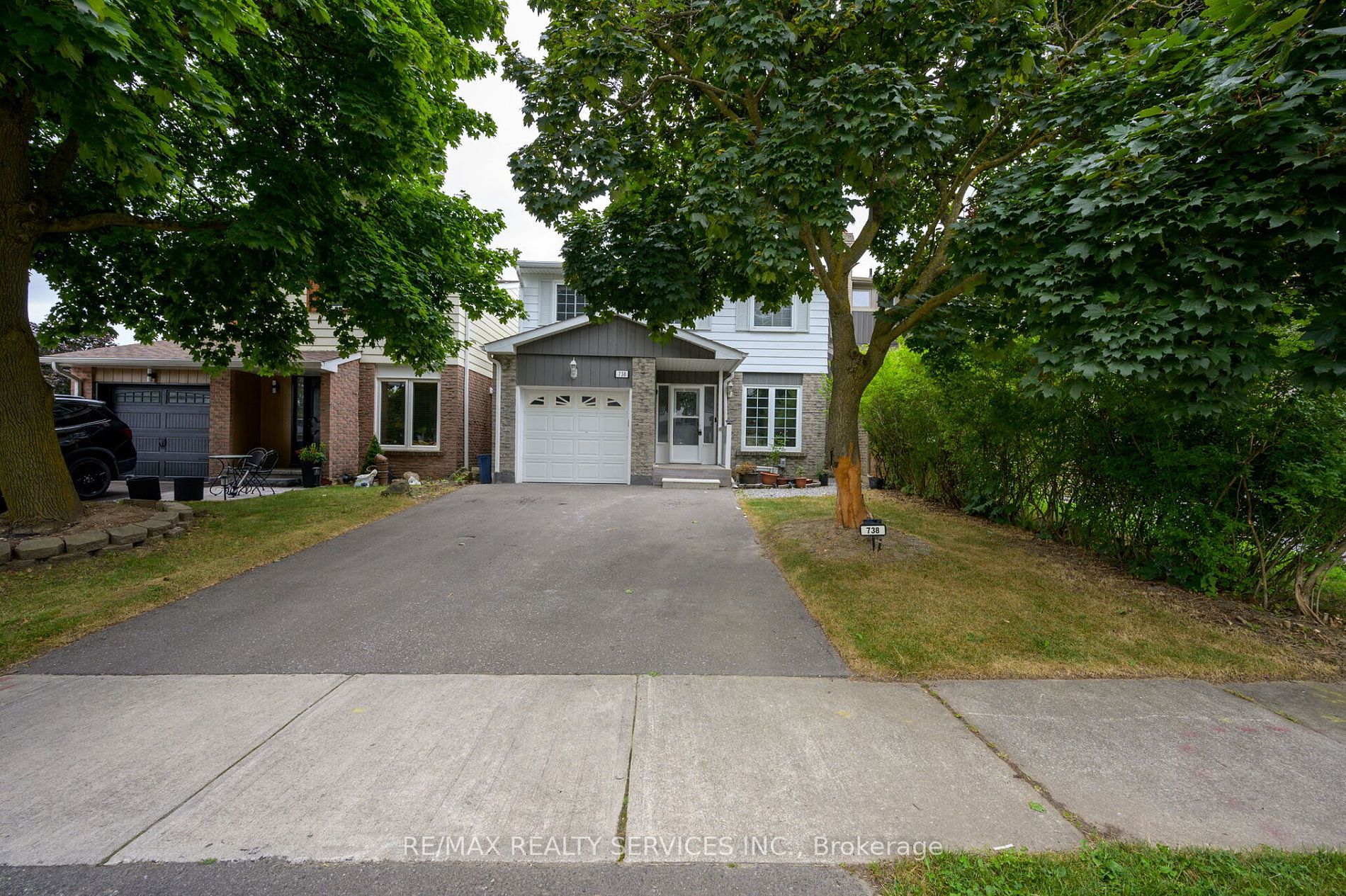 738 Briar Cres