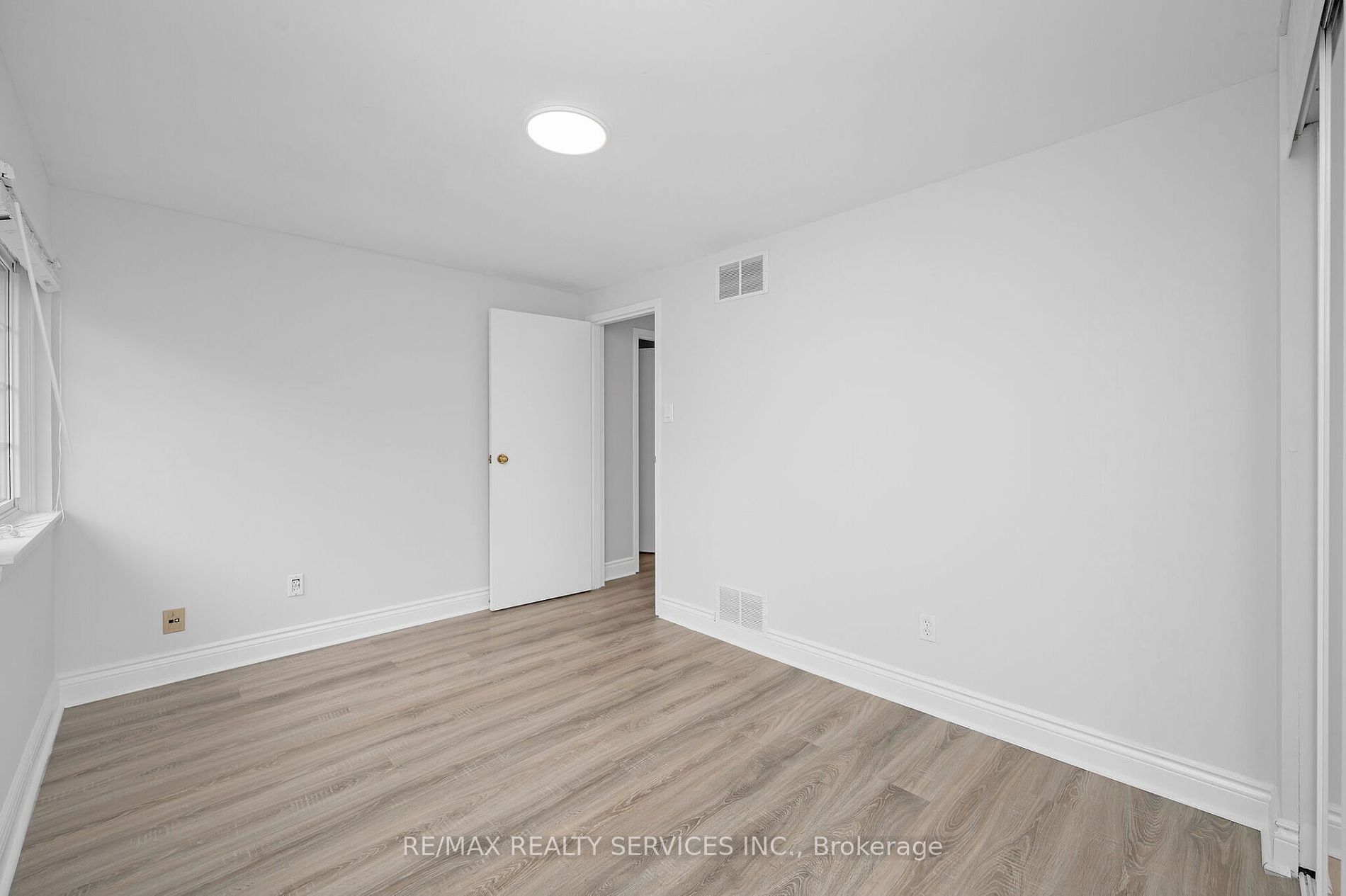 738 Briar Cres