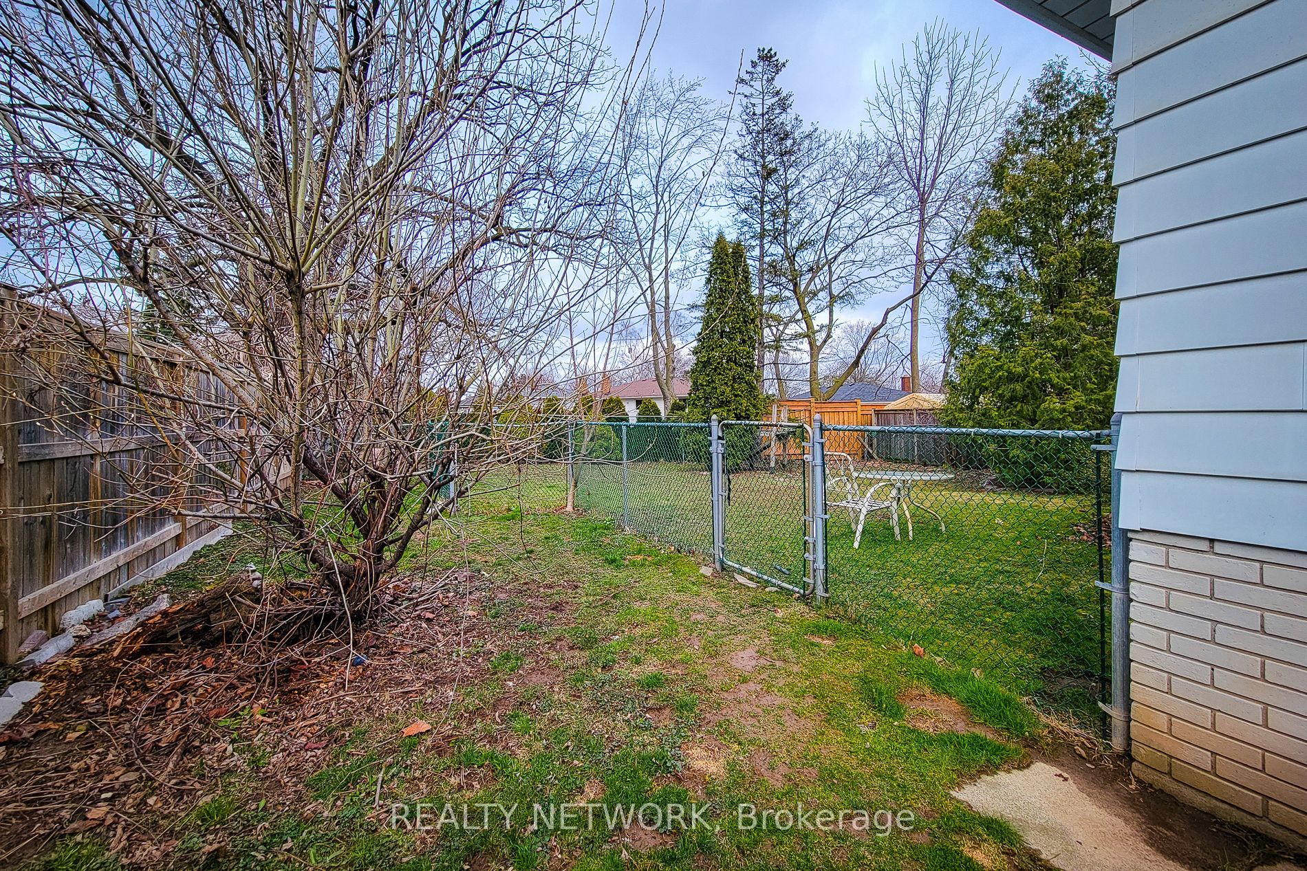 2145 Sandringham Dr