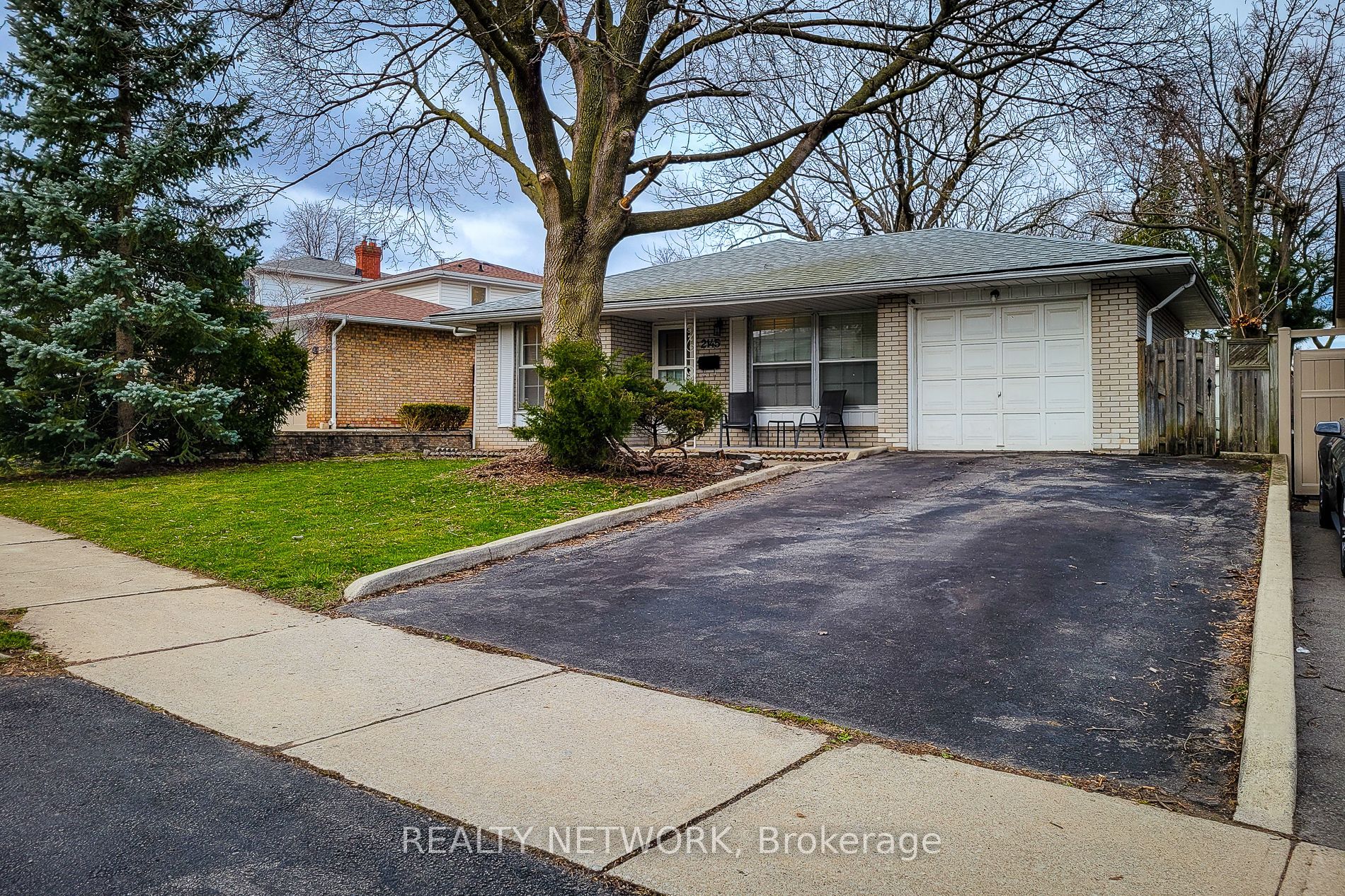 2145 Sandringham Dr
