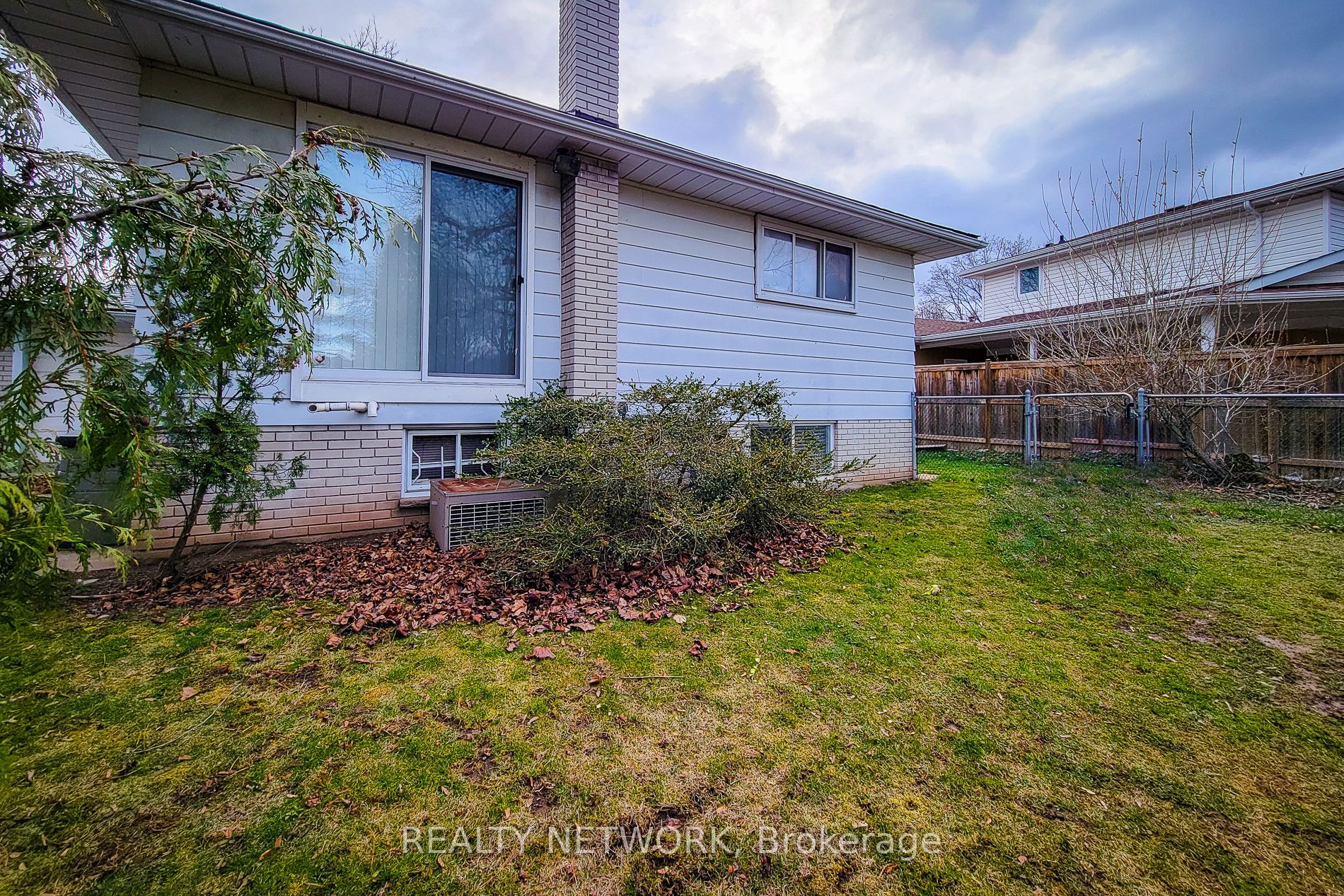 2145 Sandringham Dr