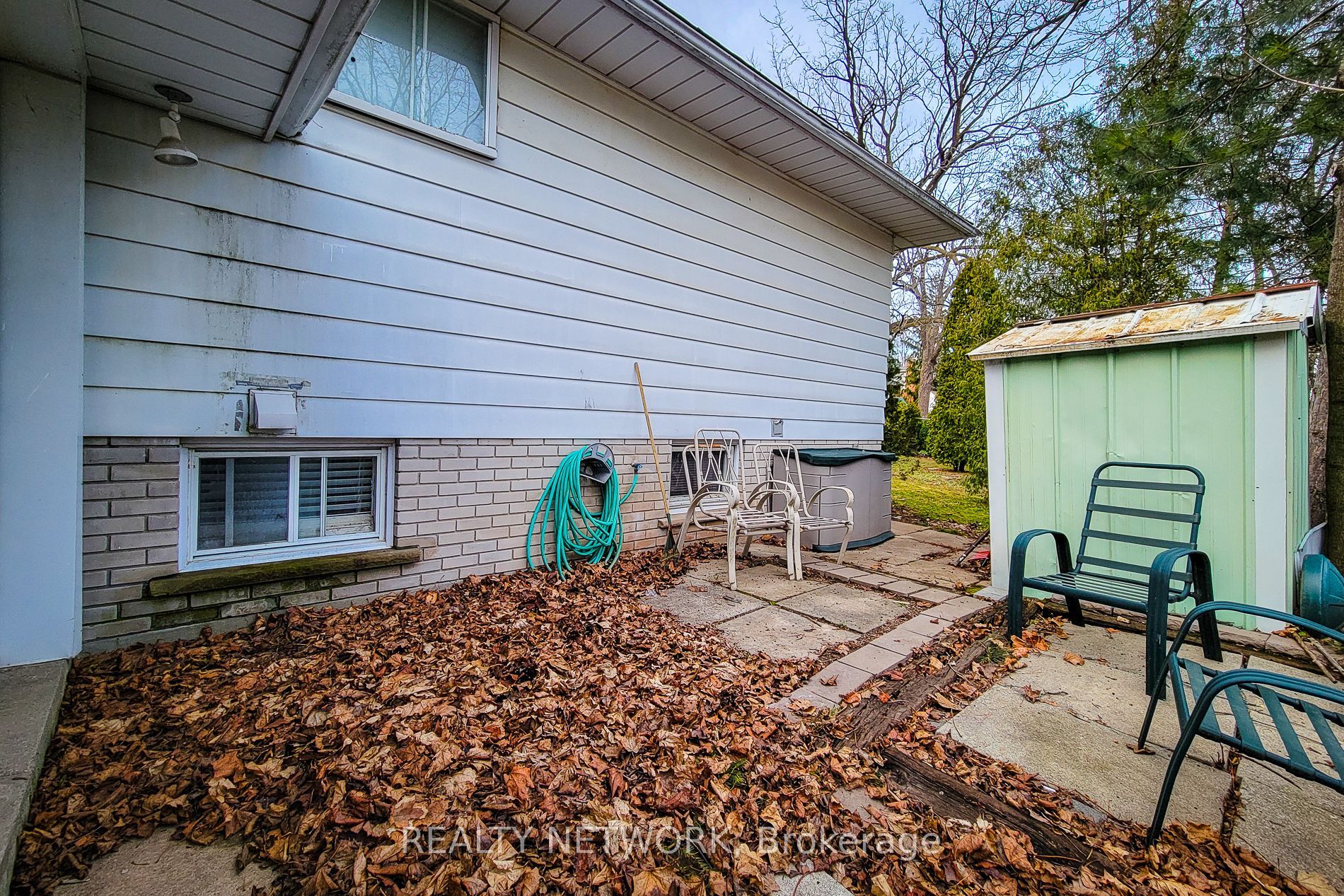 2145 Sandringham Dr