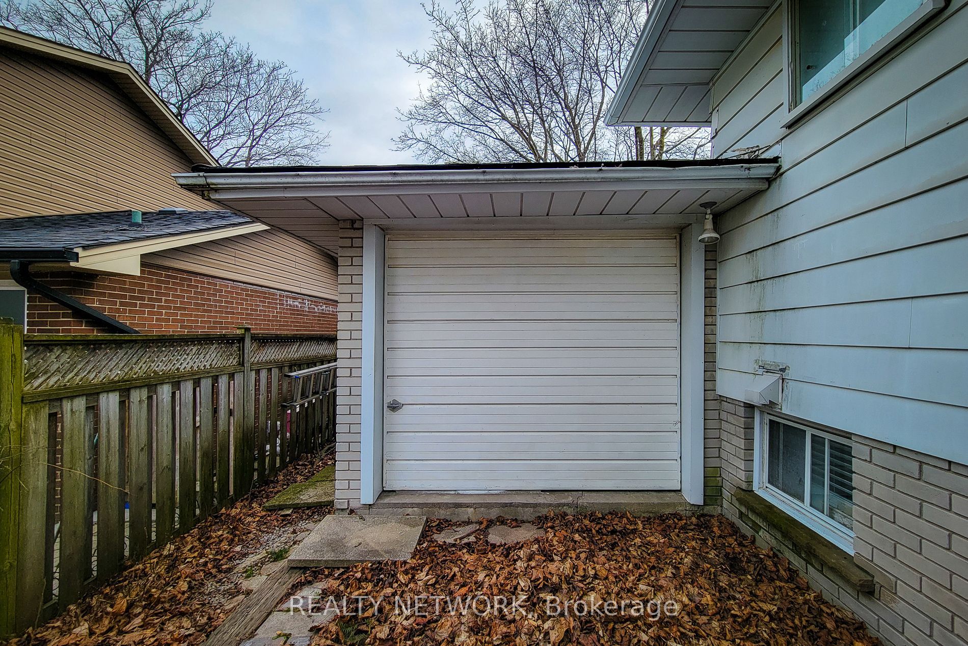 2145 Sandringham Dr