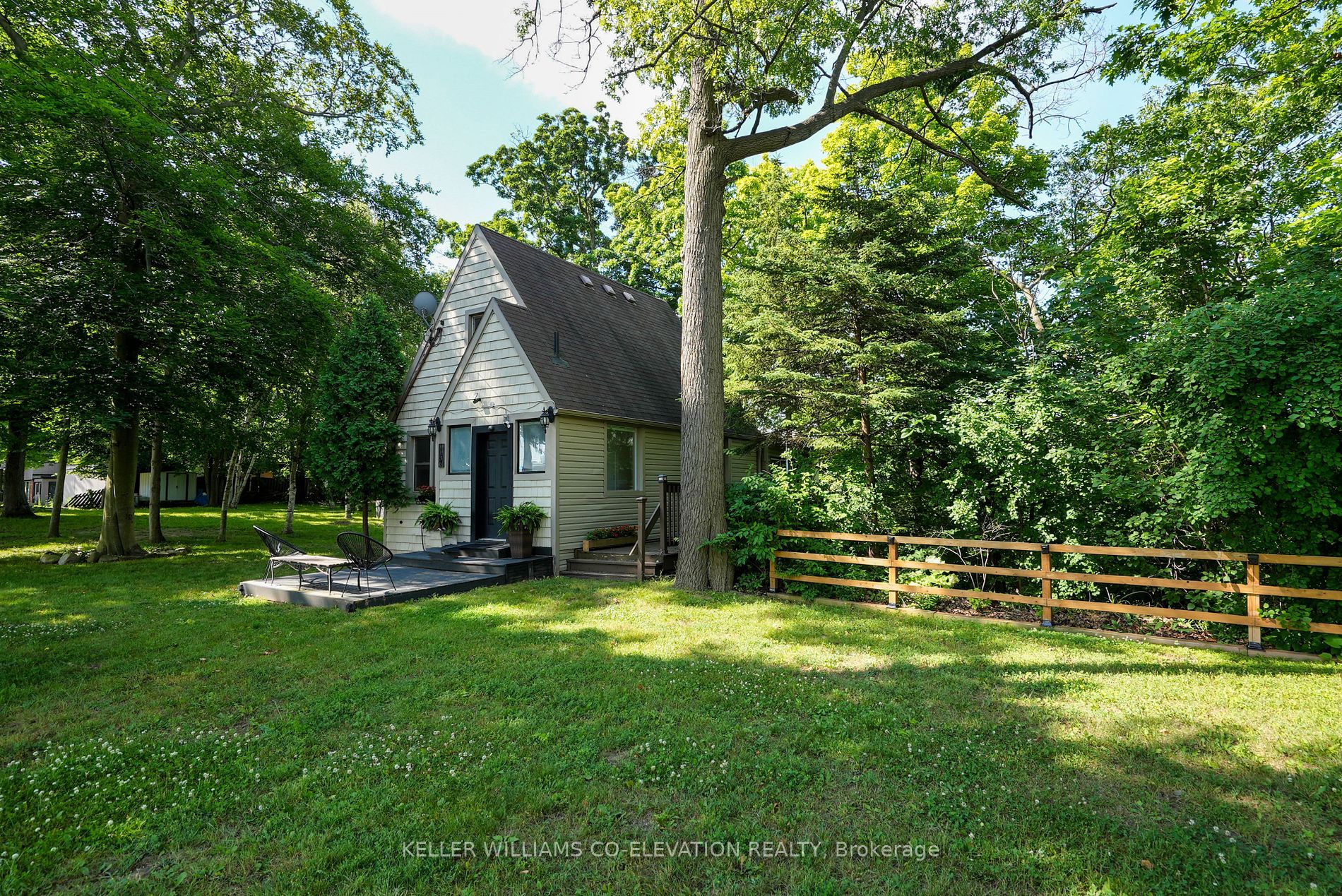 1136 Bronte Rd