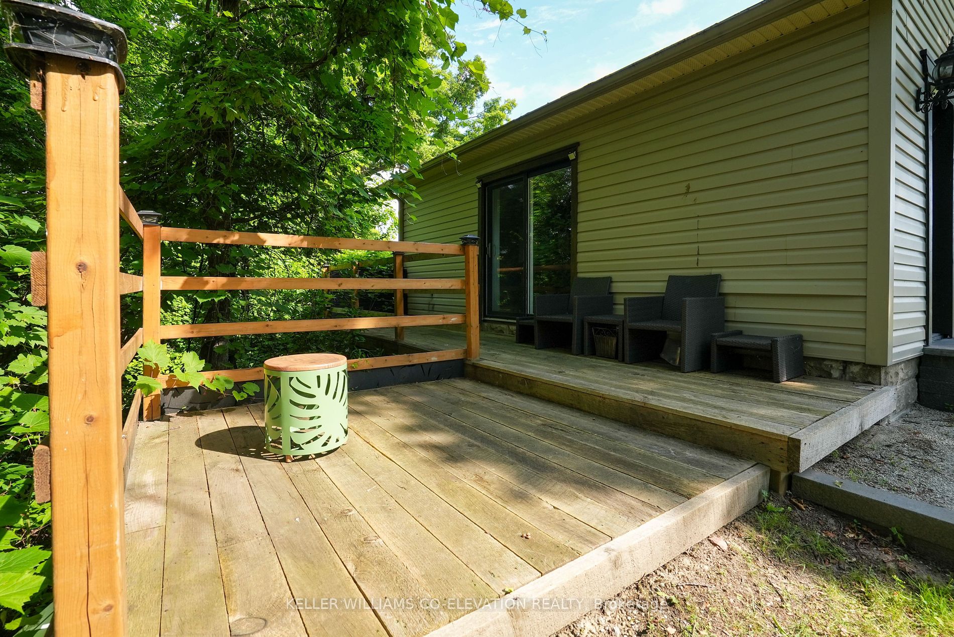 1136 Bronte Rd