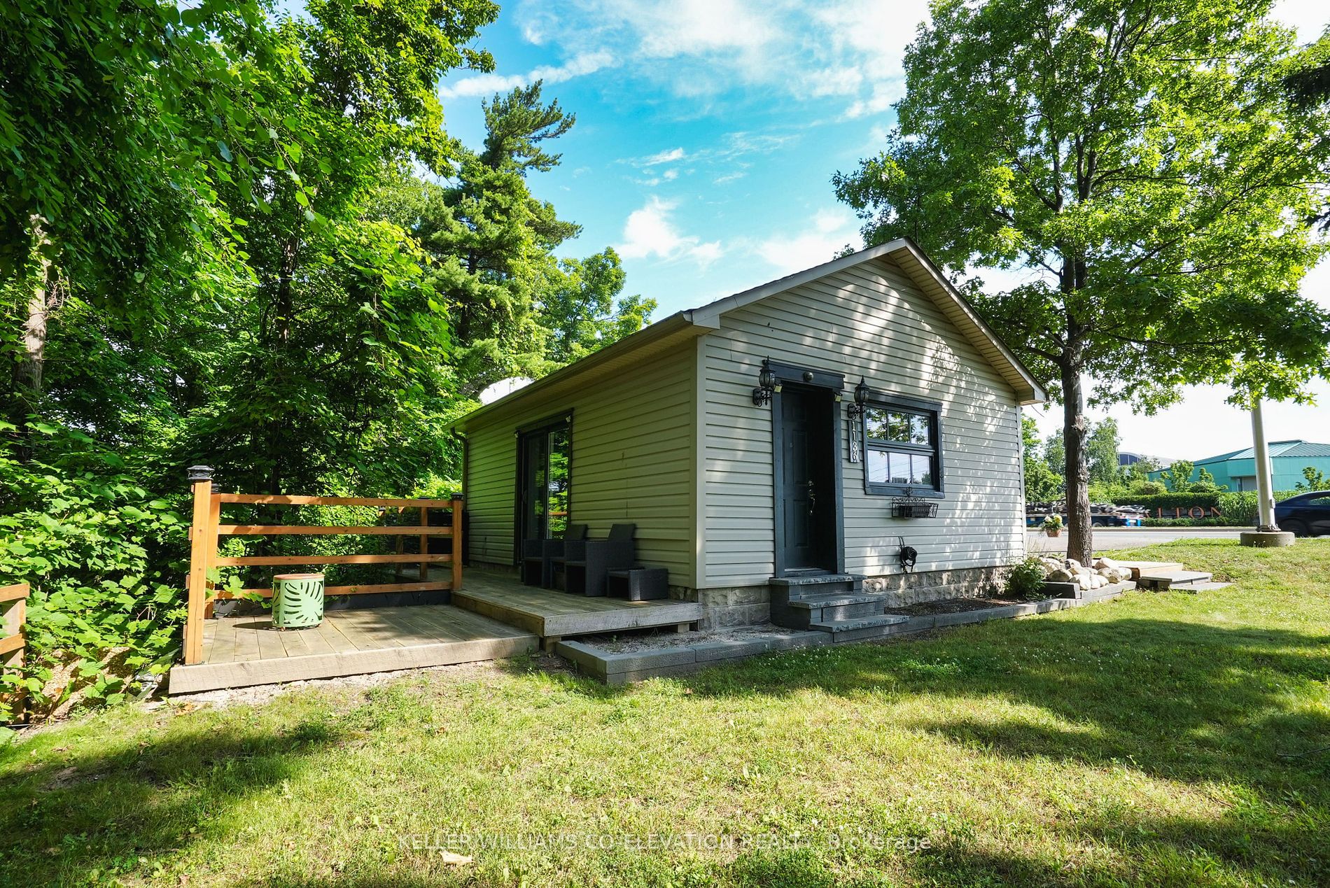1136 Bronte Rd