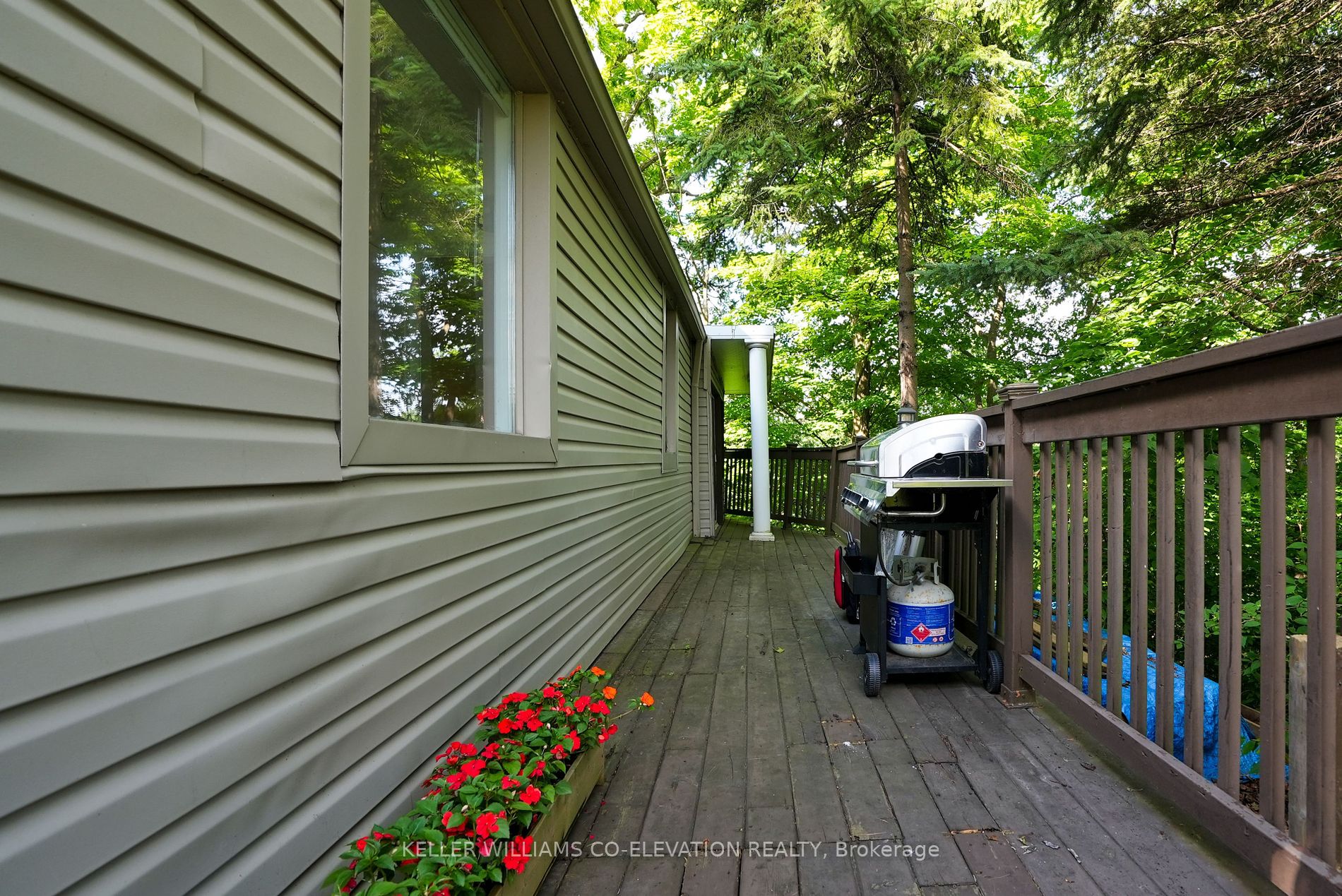 1136 Bronte Rd
