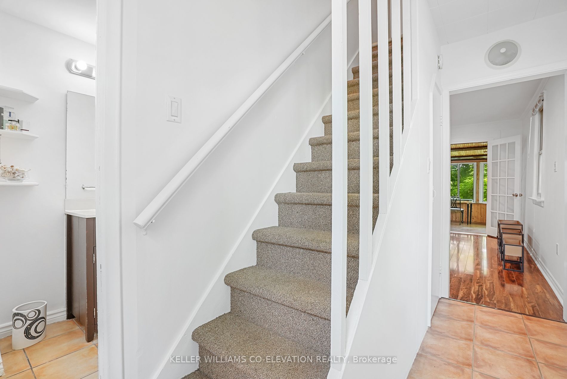 1136 Bronte Rd