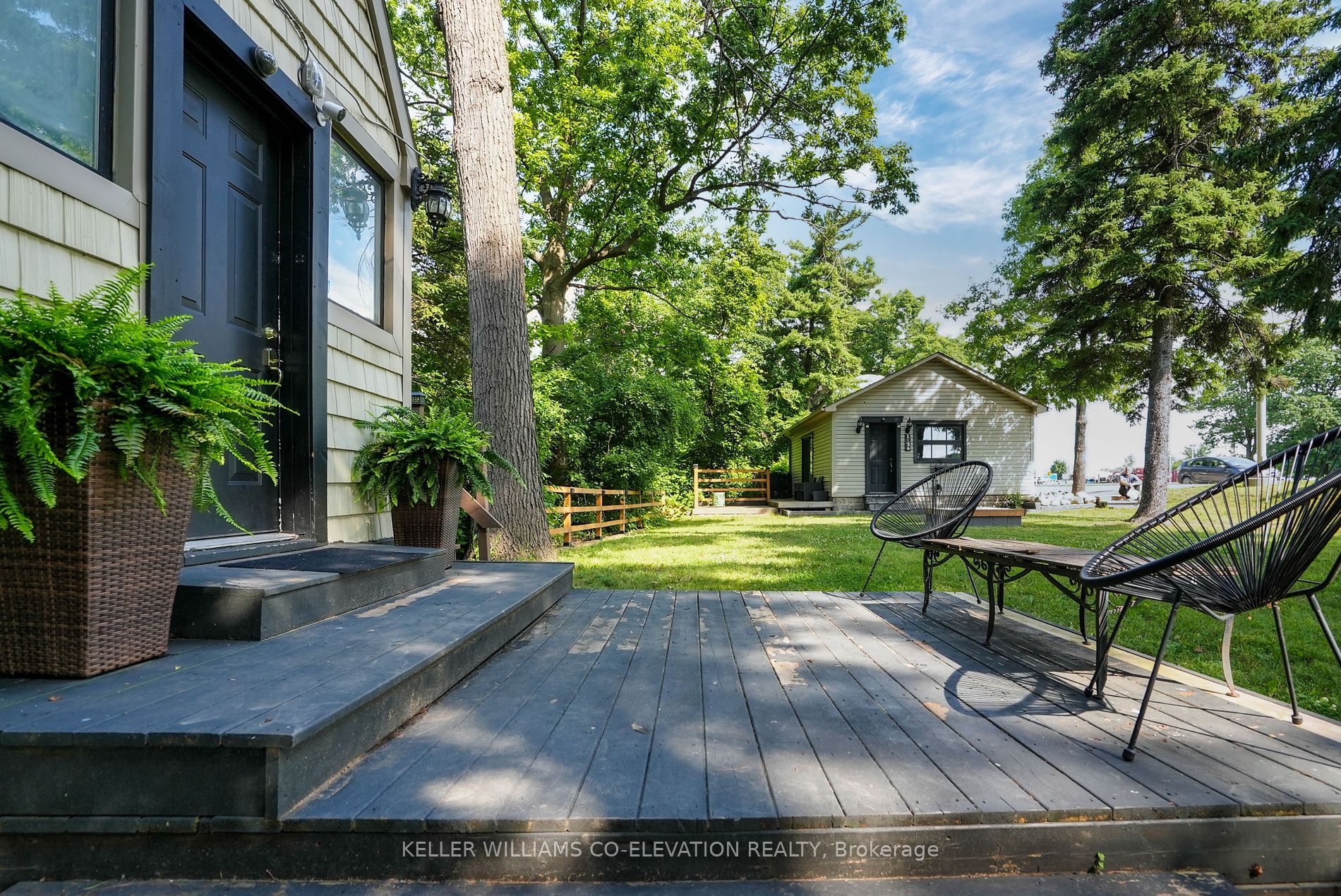 1136 Bronte Rd