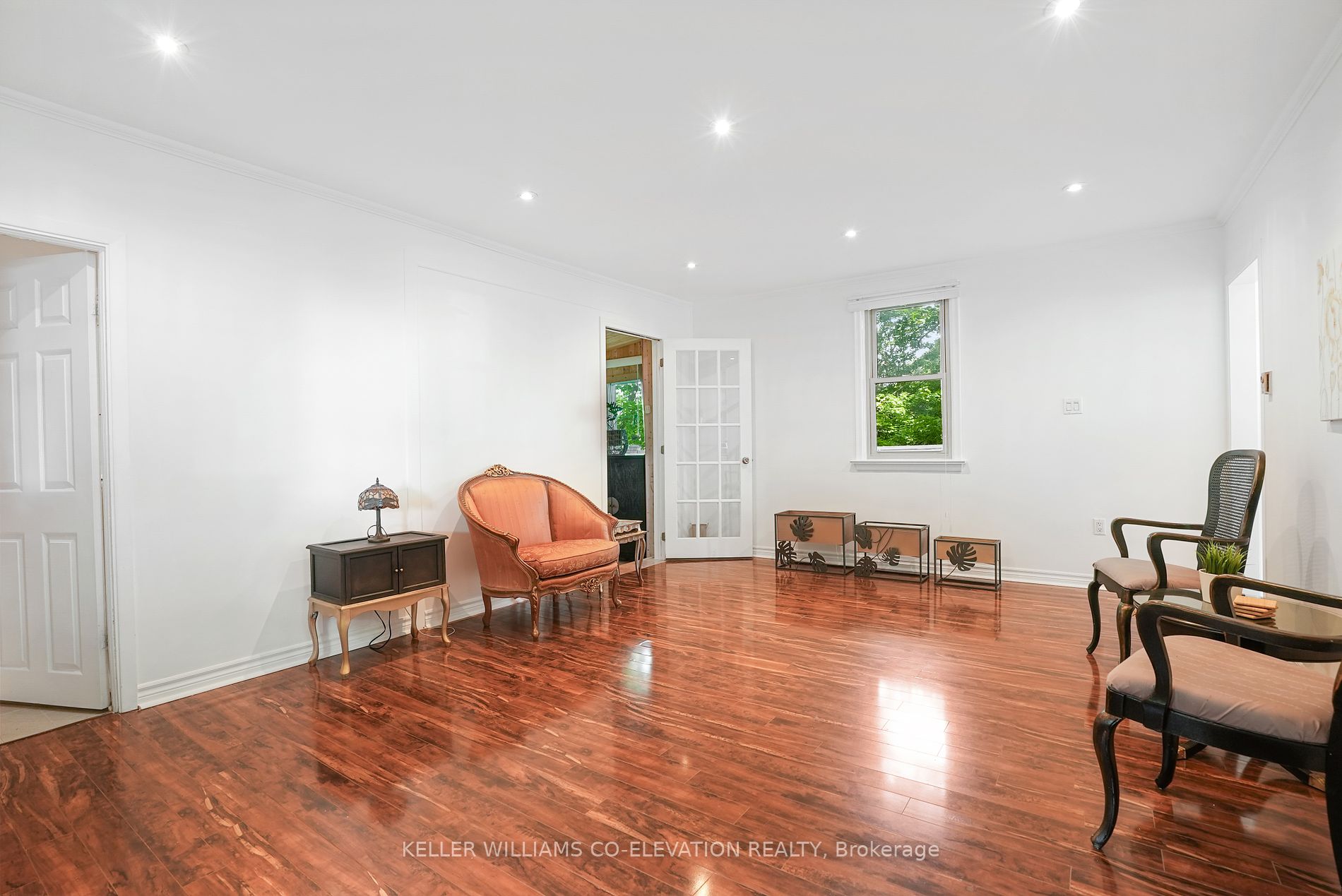 1136 Bronte Rd