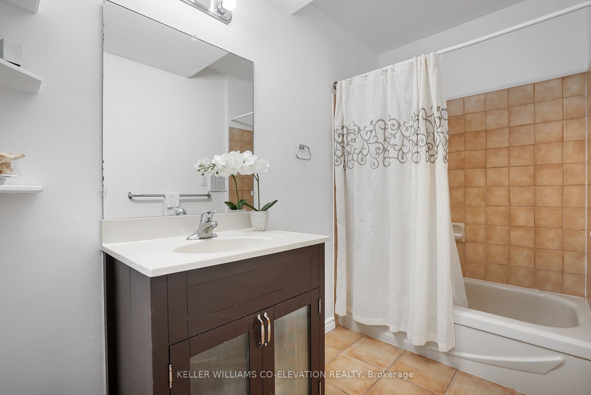 1136 Bronte Rd