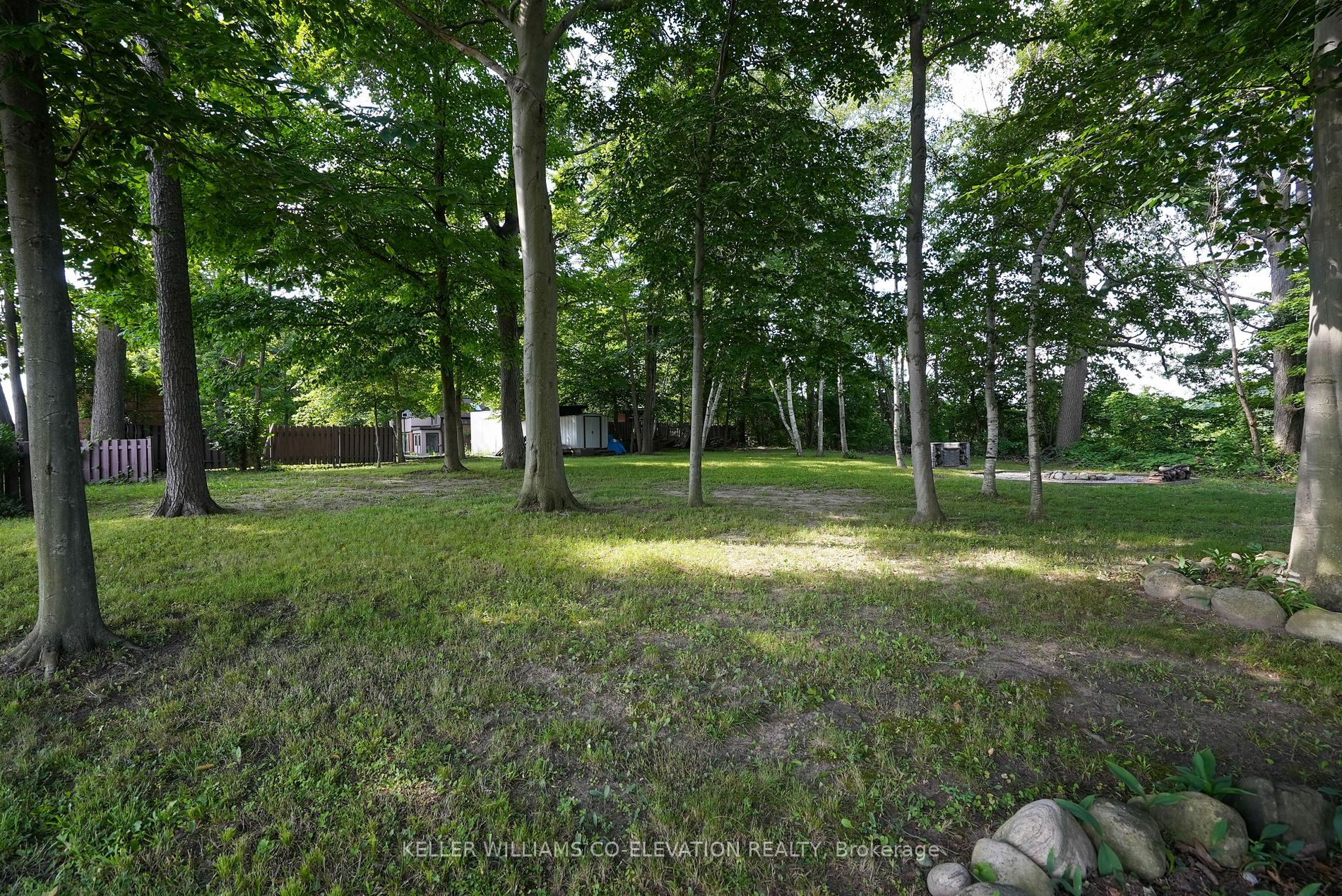1136 Bronte Rd