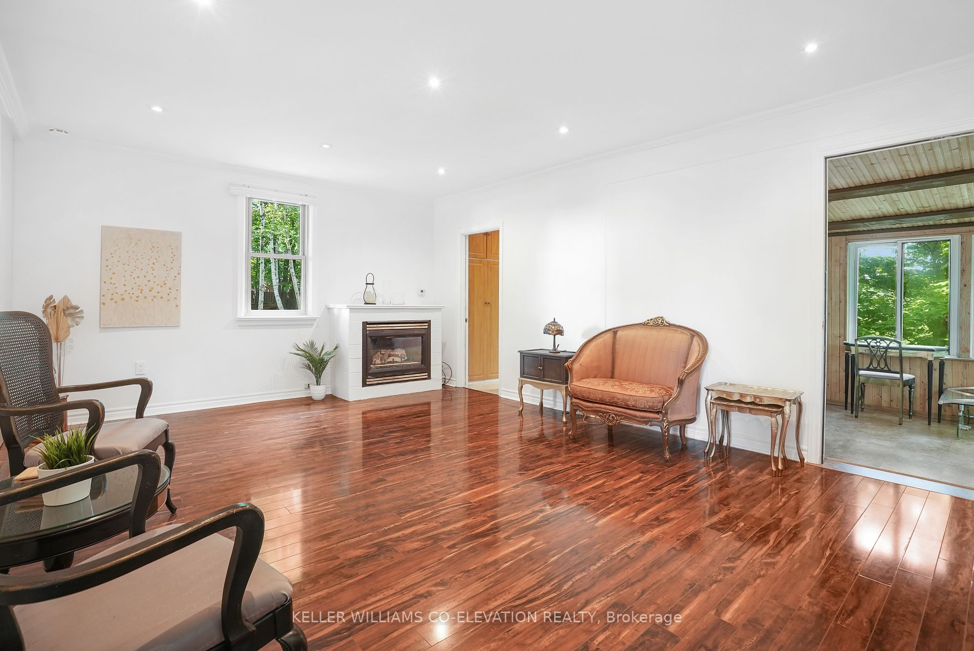 1136 Bronte Rd