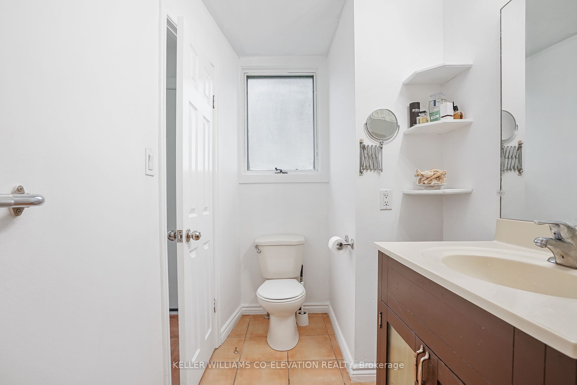 1136 Bronte Rd