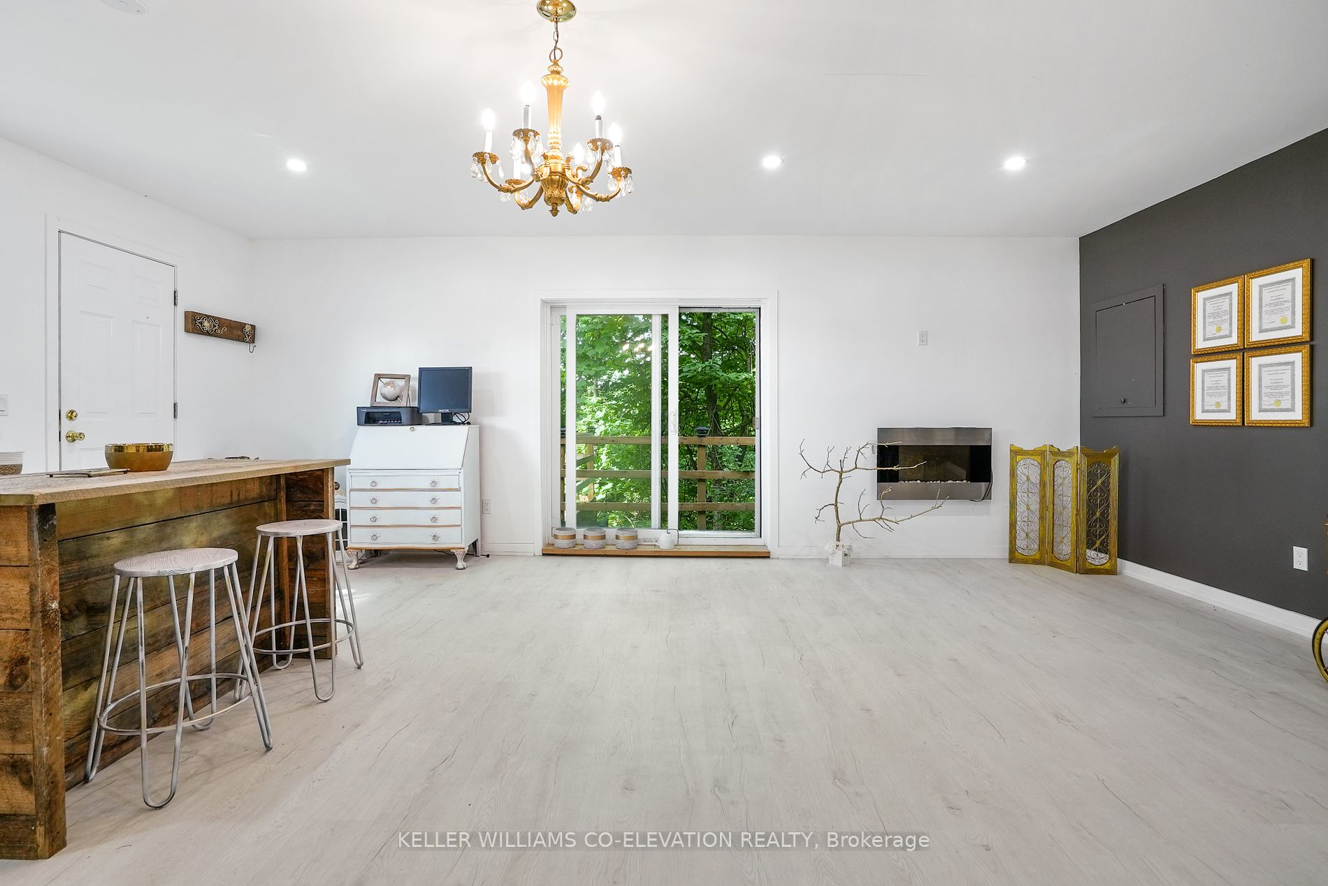 1136 Bronte Rd