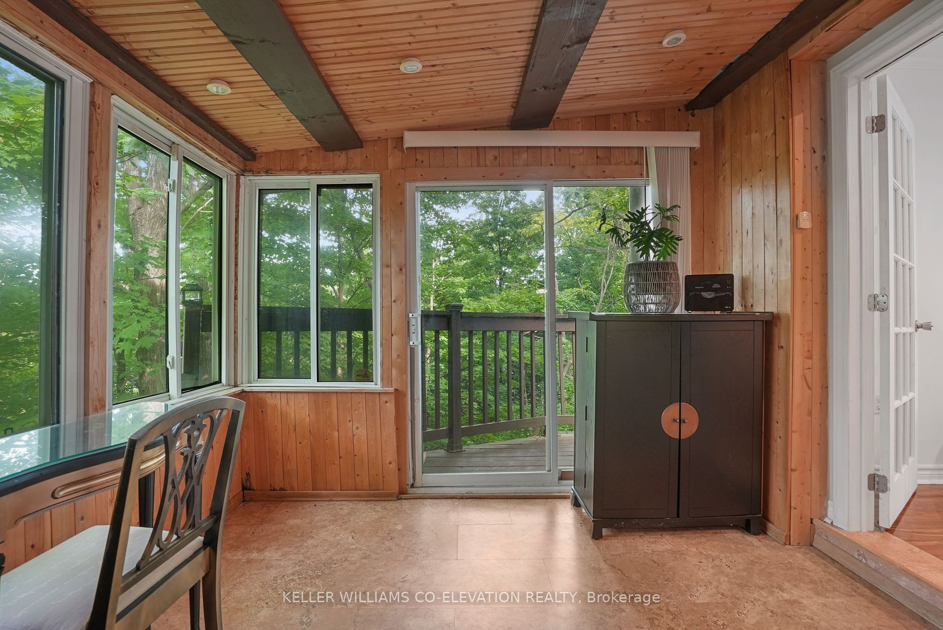 1136 Bronte Rd