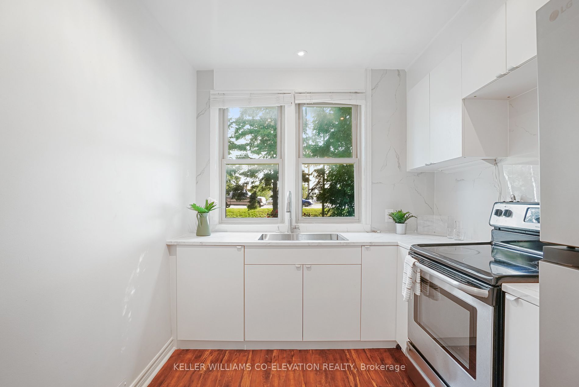 1136 Bronte Rd
