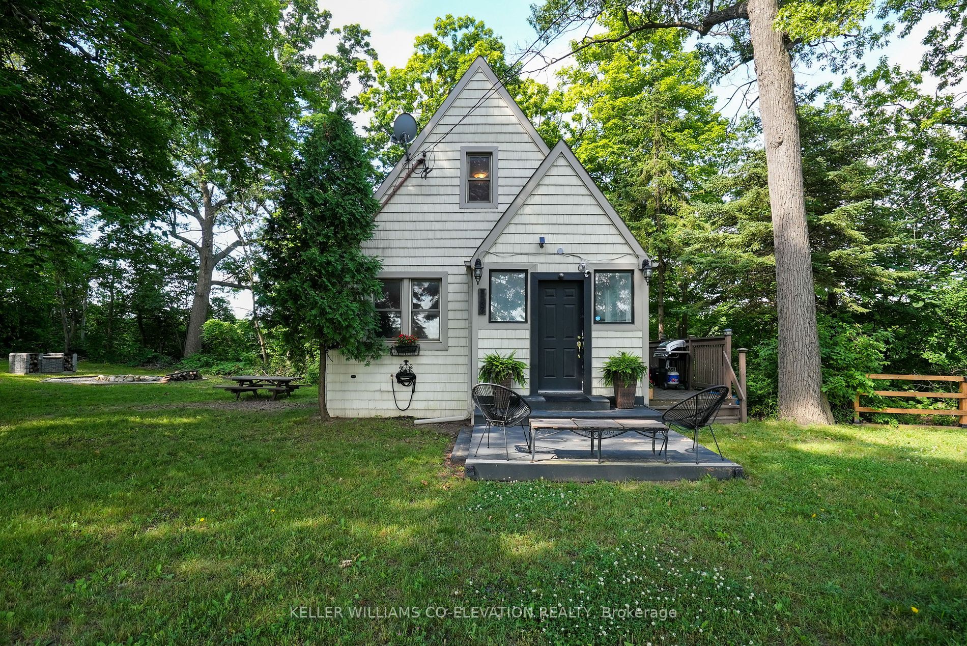 1136 Bronte Rd