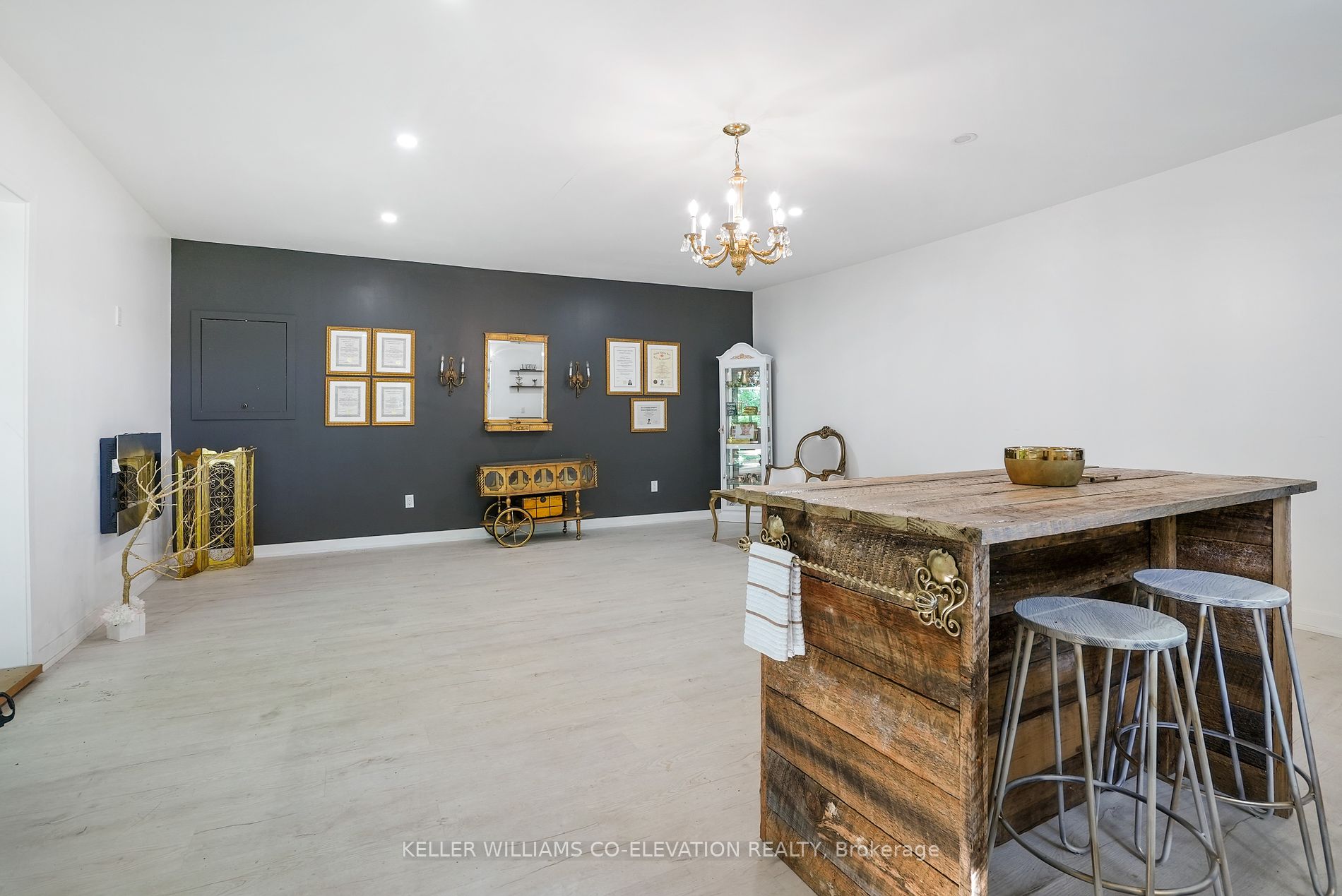 1136 Bronte Rd