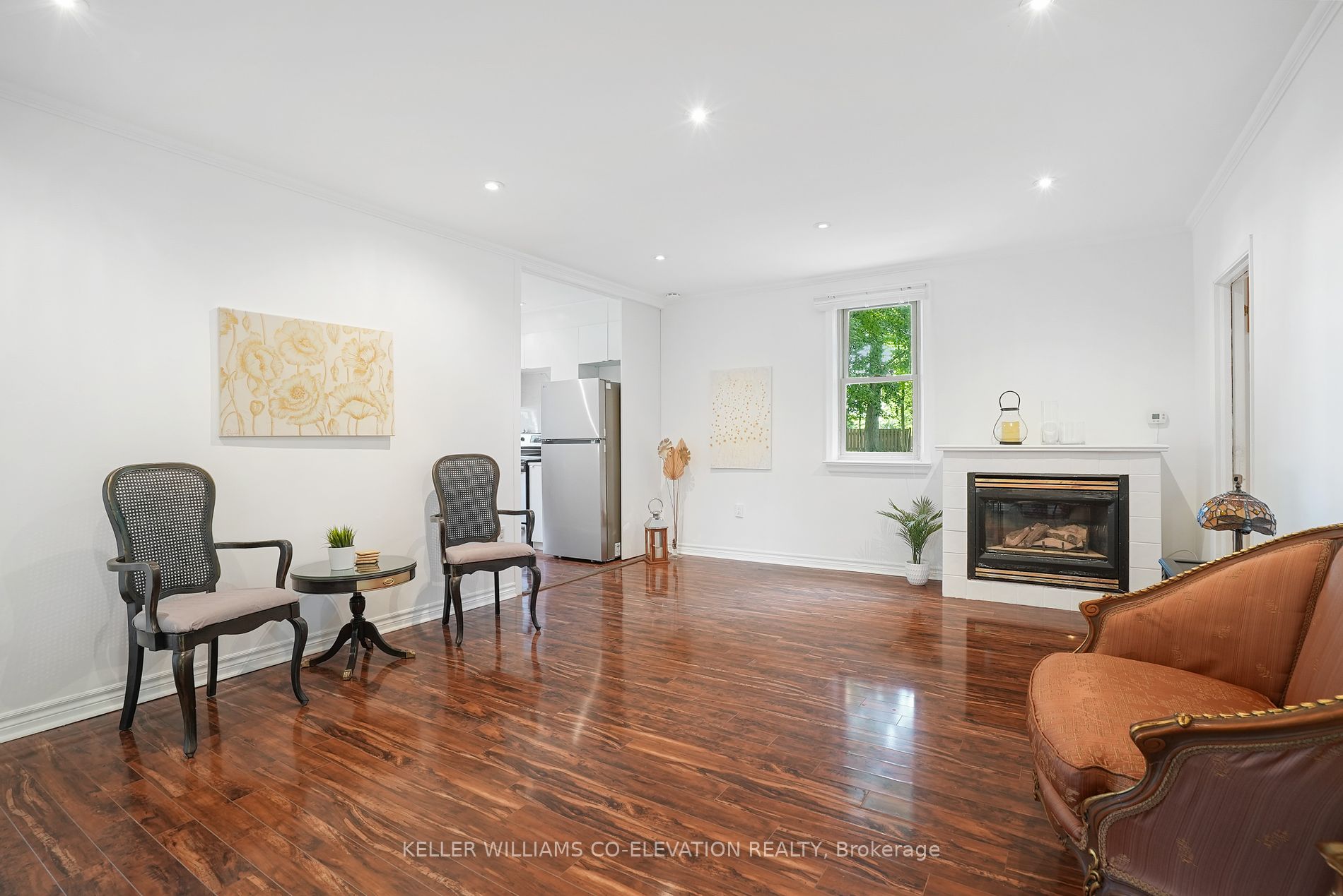 1136 Bronte Rd