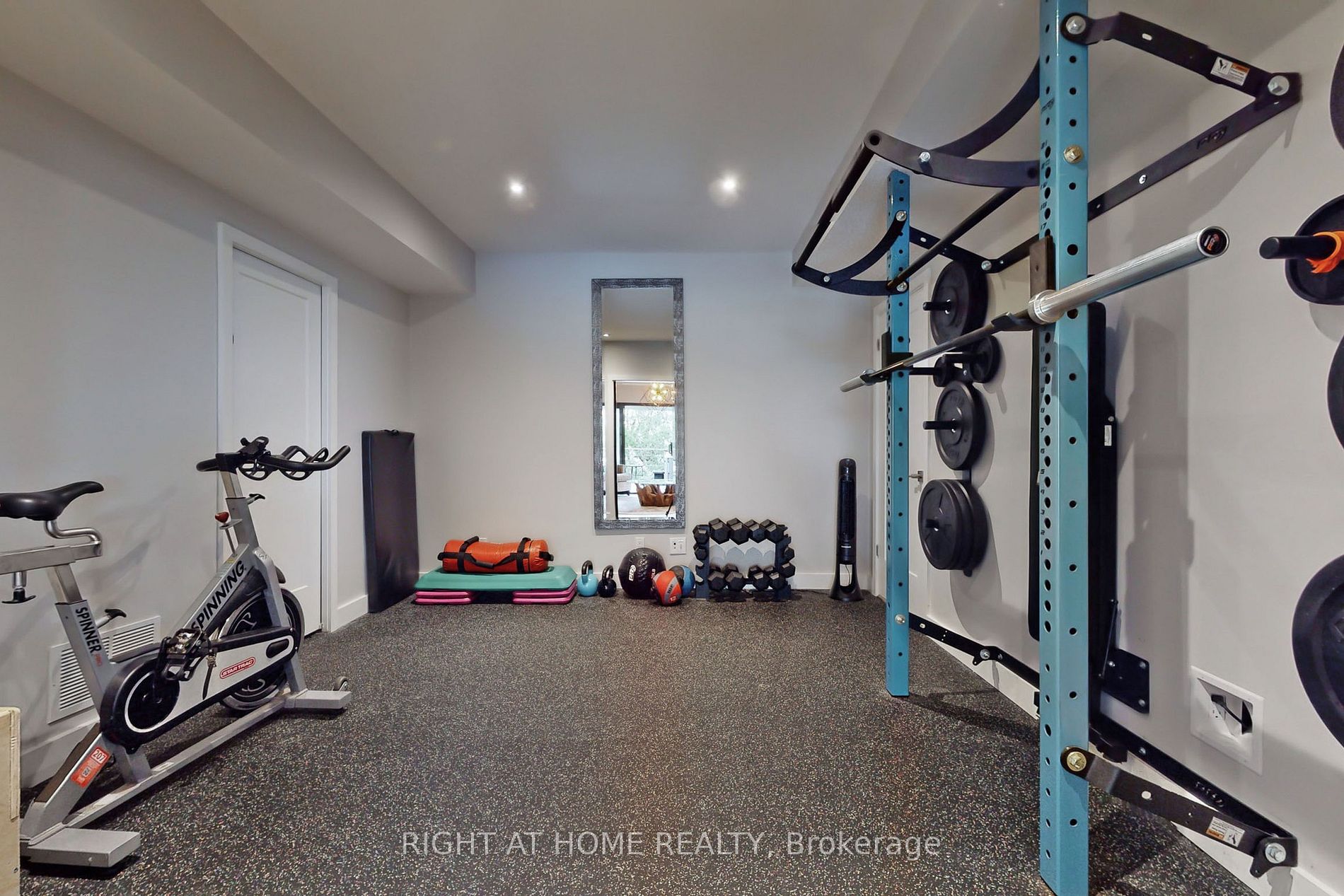 868 Danforth Pl