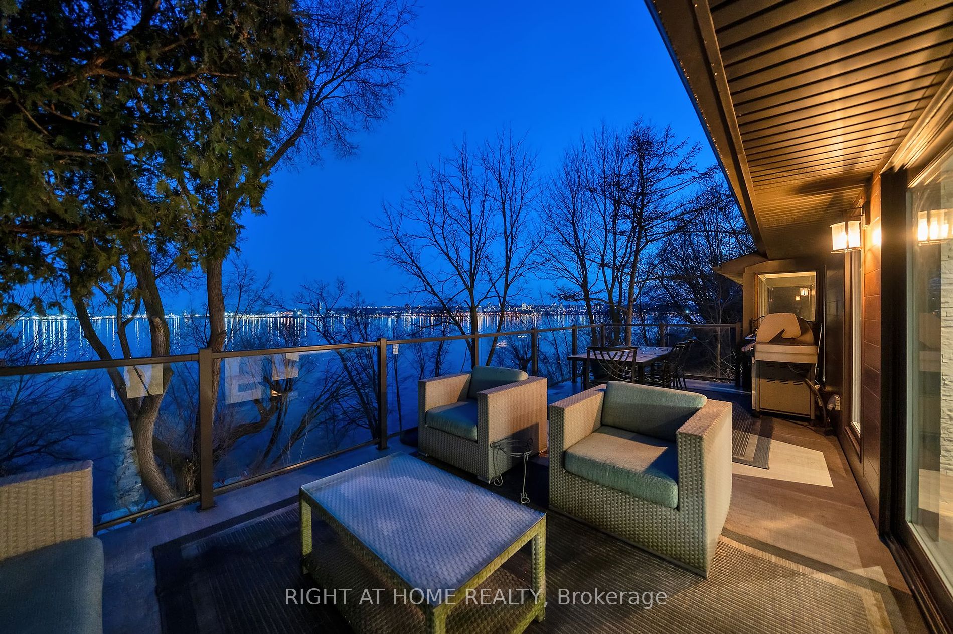 868 Danforth Pl