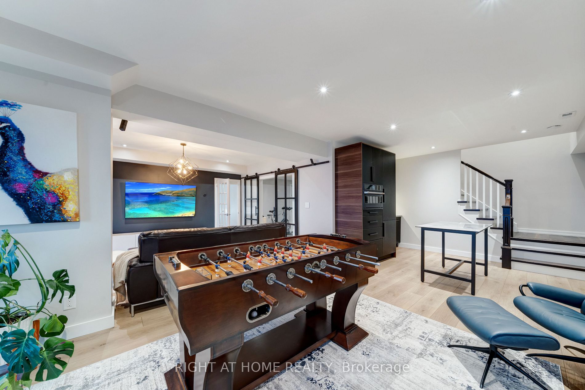 868 Danforth Pl