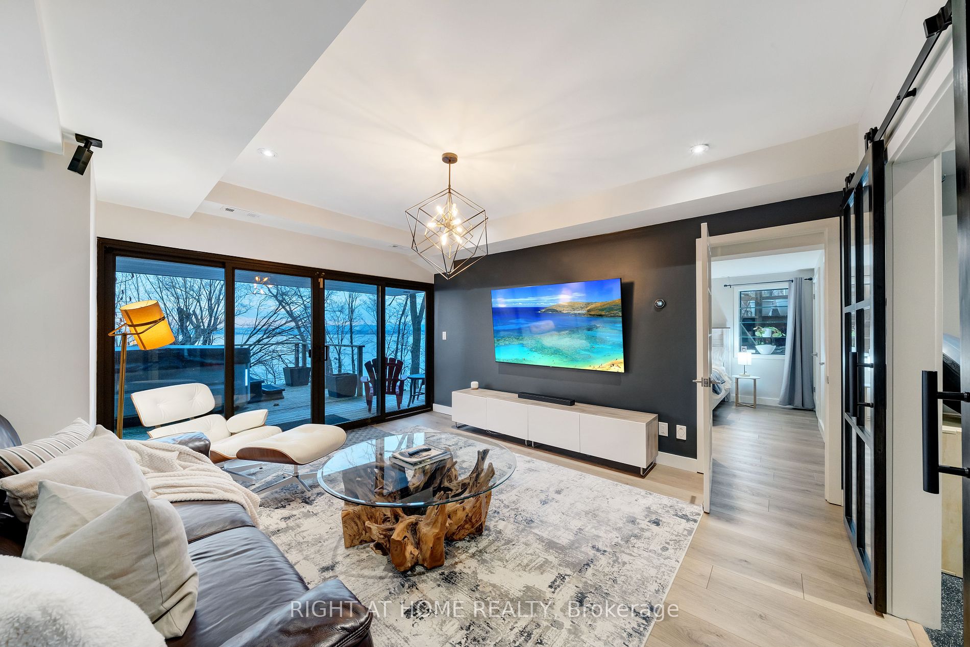 868 Danforth Pl