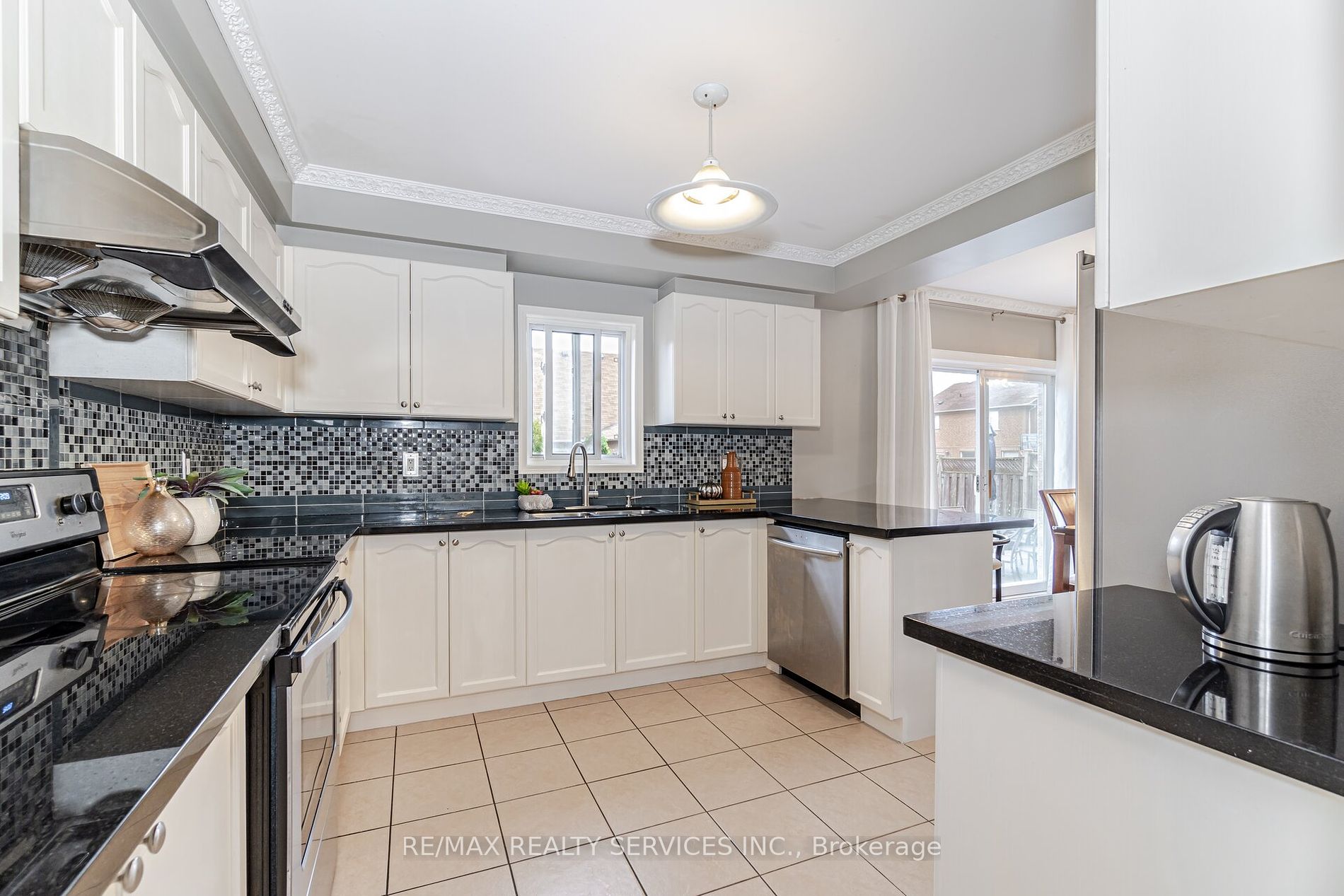 6 Courtsfield Cres